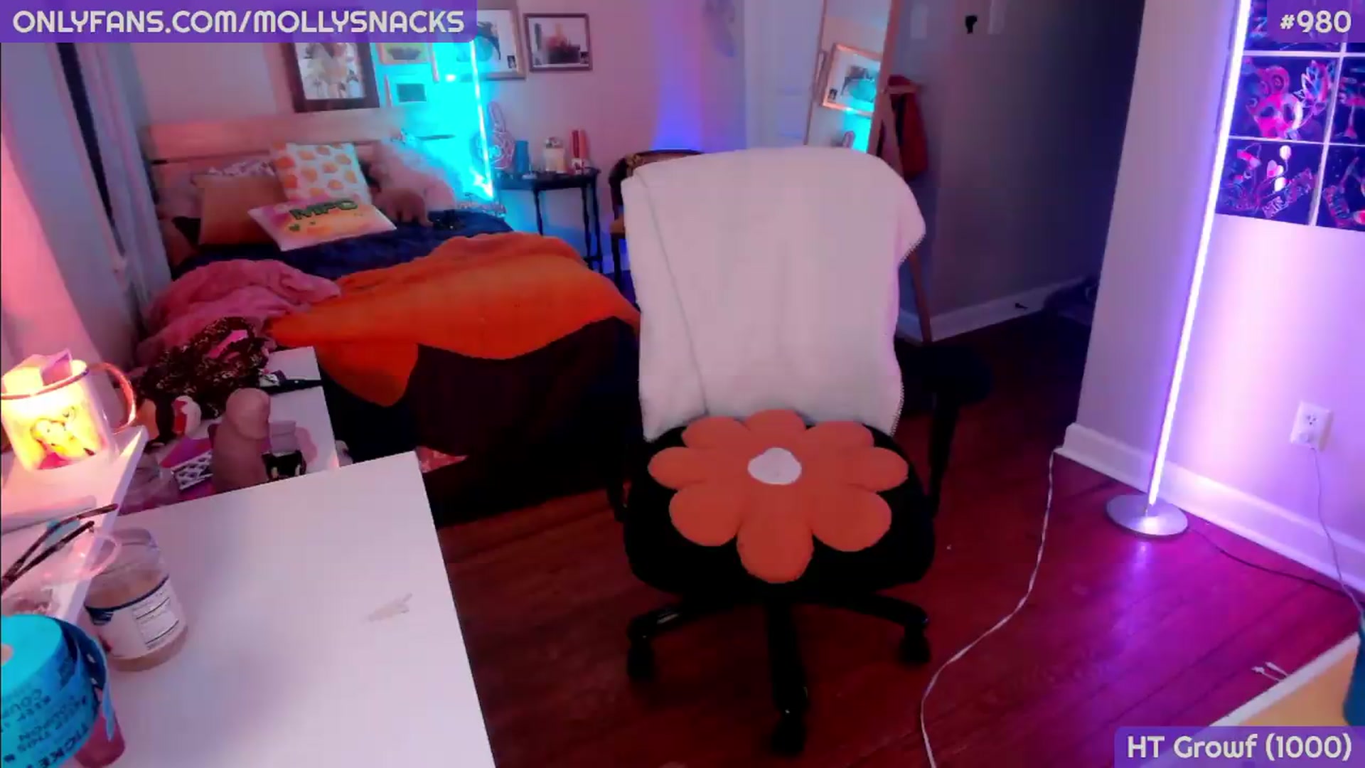 Gallery image thumbnail from MollySnacks's myfreecams stream on, 06/07/2026, 24:23 image 19 of 20