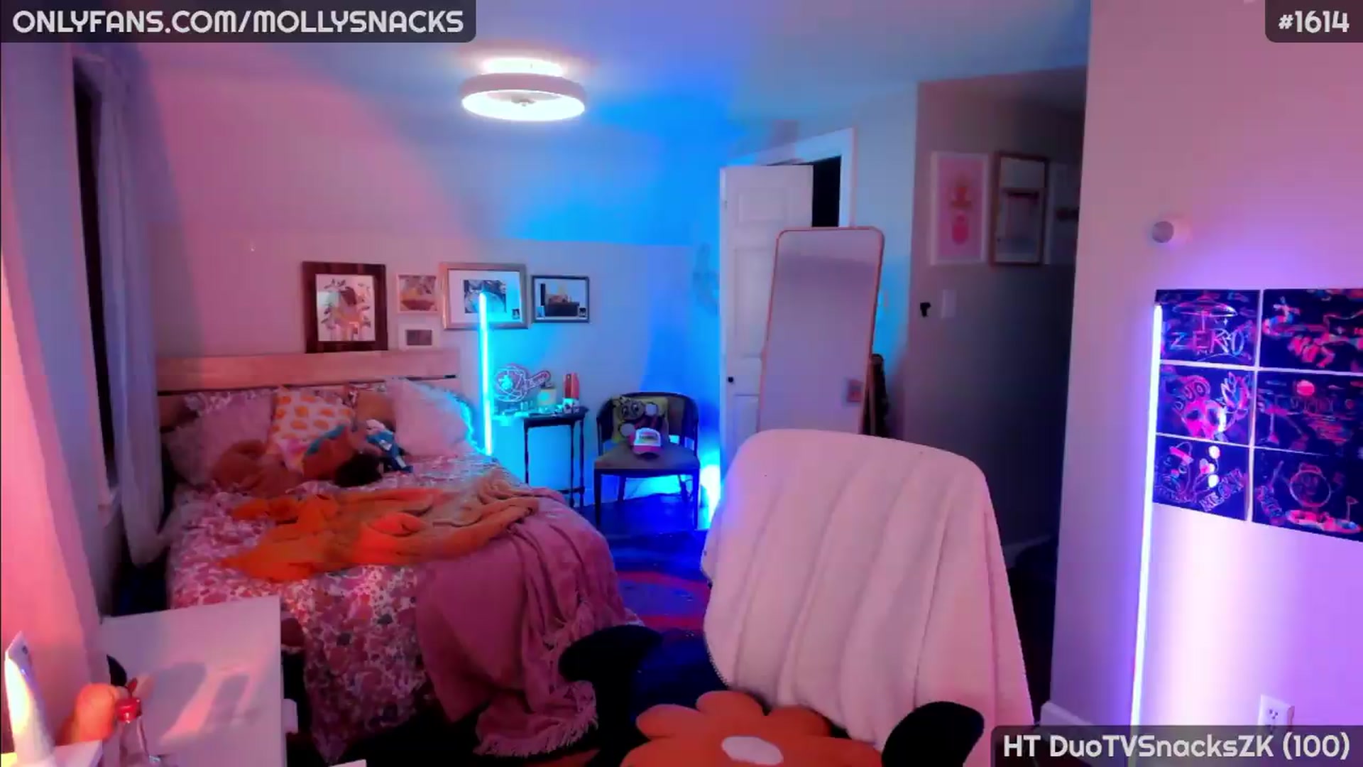 Gallery image thumbnail from MollySnacks's myfreecams stream on, 06/16/2026, 04:14 image 6 of 20