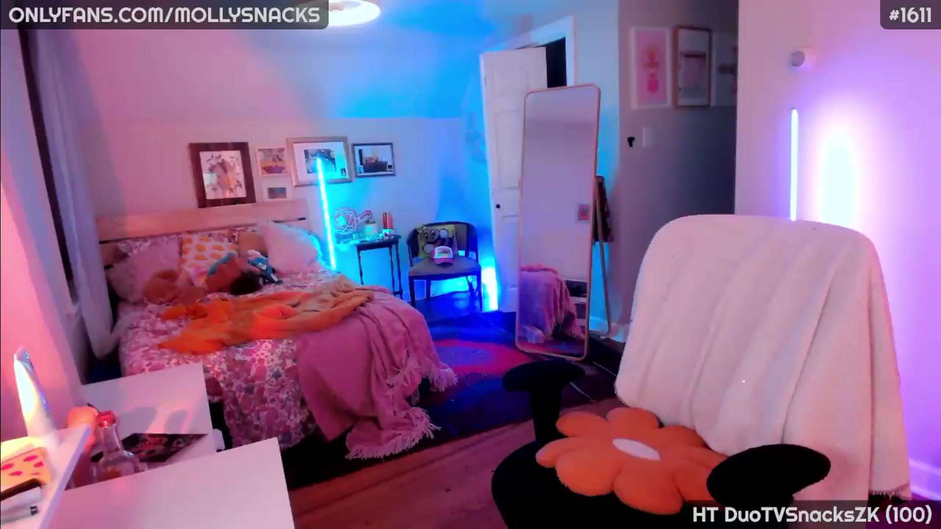Gallery image thumbnail from MollySnacks's myfreecams stream on, 06/16/2026, 04:14 image 13 of 20