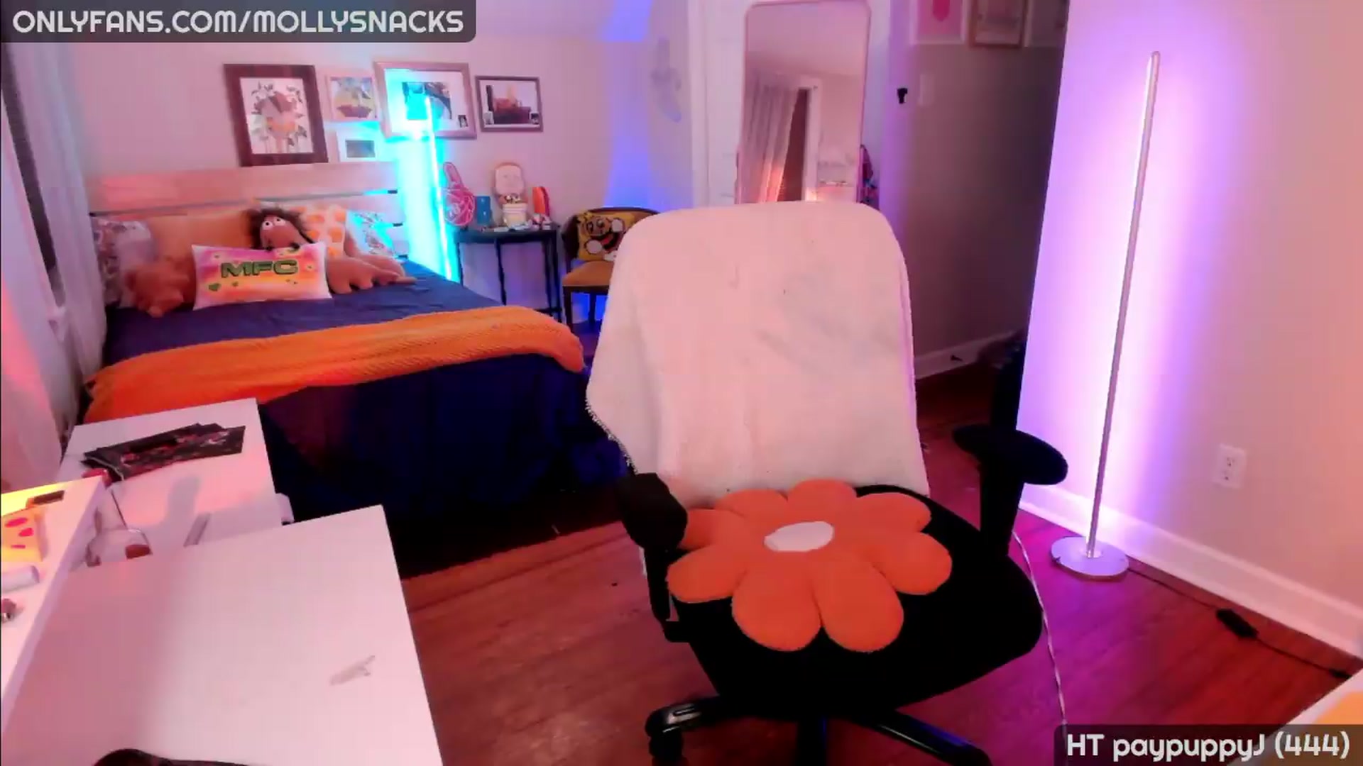 Gallery image thumbnail from MollySnacks's myfreecams stream on, 06/25/2026, 03:52 image 5 of 20