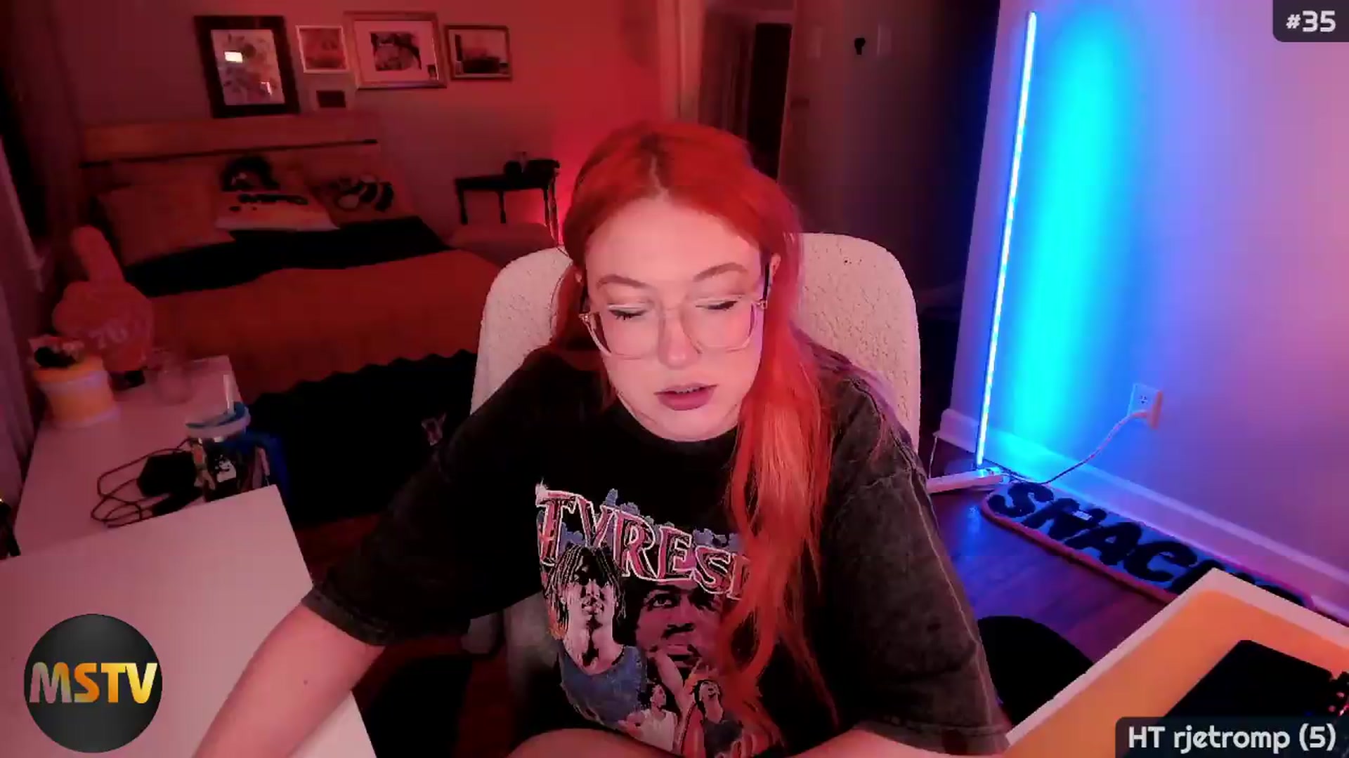 Gallery image thumbnail from MollySnacks's myfreecams stream on, 07/28/2026, 01:48 image 1 of 20