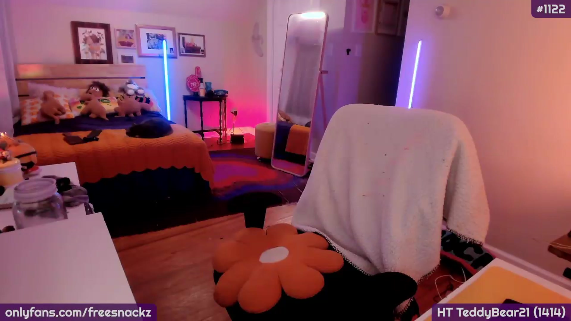 Gallery image thumbnail from MollySnacks's myfreecams stream on, 08/22/2026, 20:01 image 19 of 20