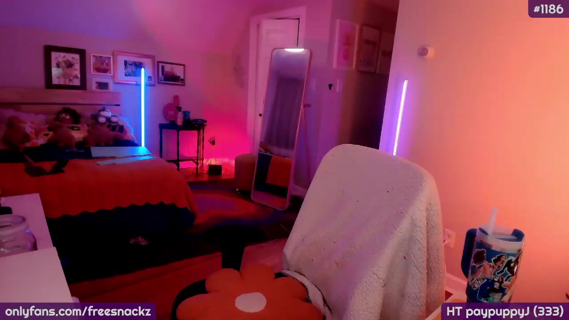 Gallery image thumbnail from MollySnacks's myfreecams stream on, 08/29/2026, 01:35 image 7 of 20