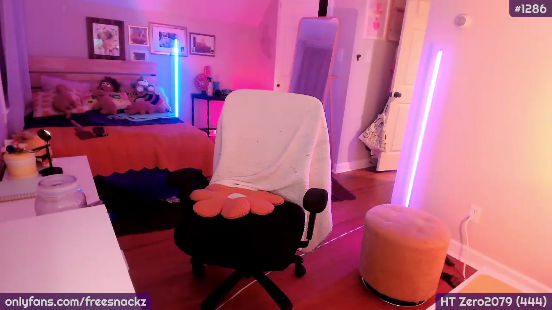 Gallery image thumbnail from MollySnacks's myfreecams stream on, 09/01/2026, 03:20 image 8 of 20