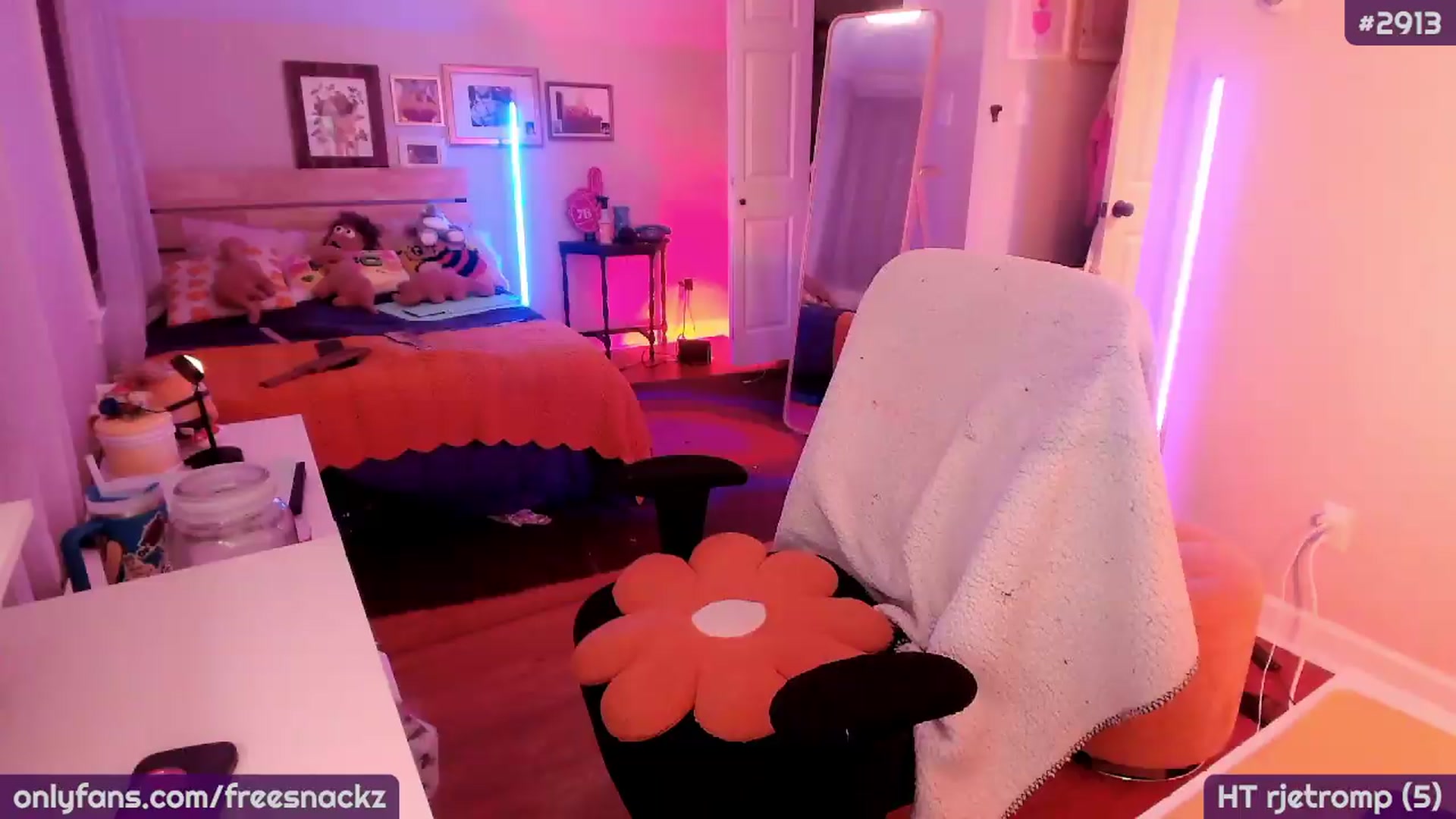 Gallery image thumbnail from MollySnacks's myfreecams stream on, 09/02/2026, 01:40 image 1 of 20