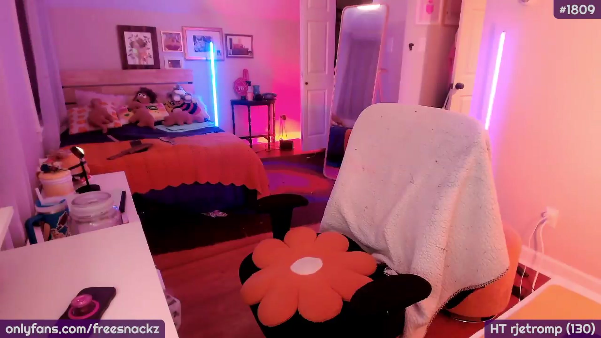 Gallery image thumbnail from MollySnacks's myfreecams stream on, 09/02/2026, 01:40 image 3 of 20