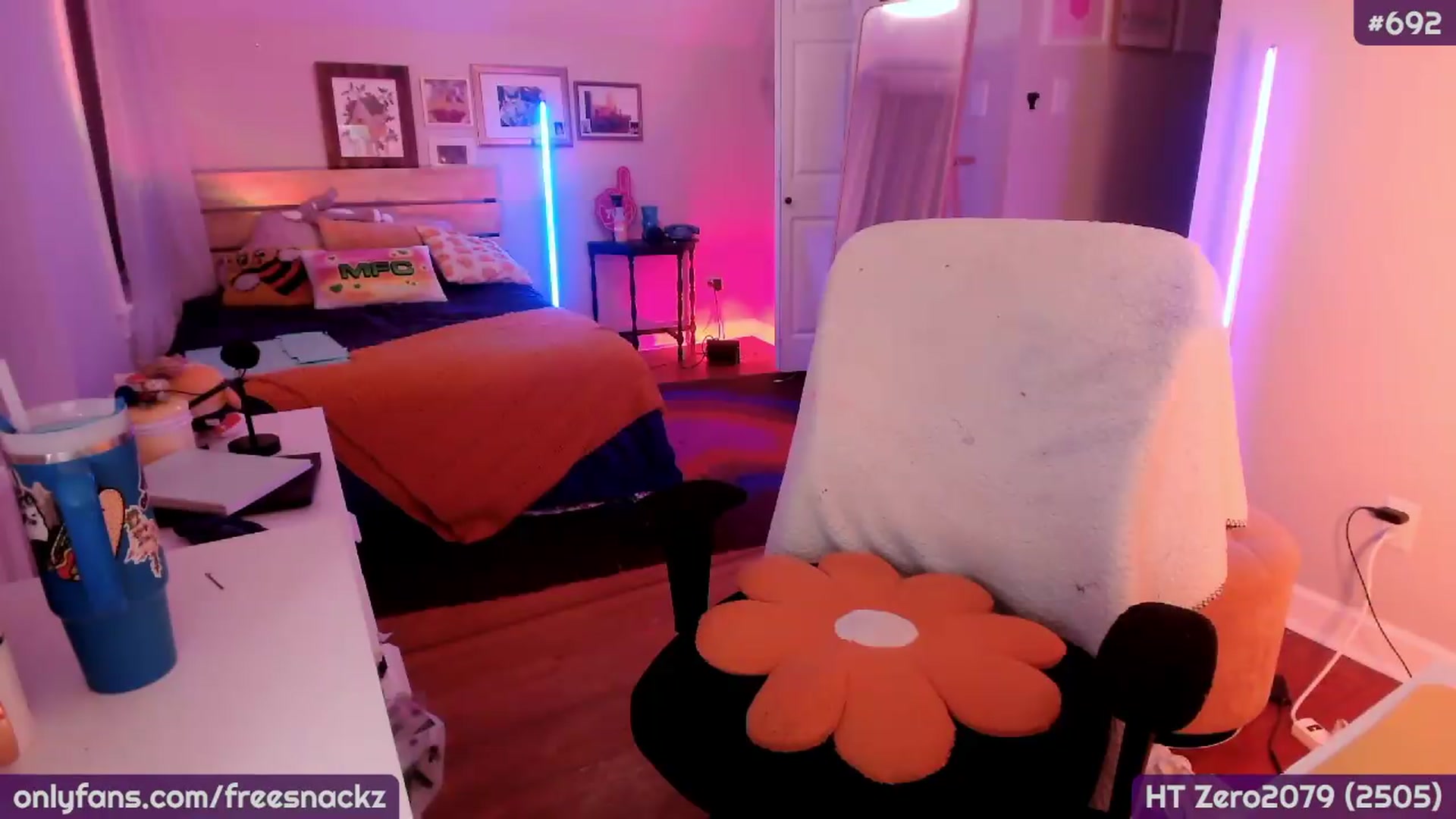 Gallery image thumbnail from MollySnacks's myfreecams stream on, 09/06/2026, 01:20 image 13 of 20