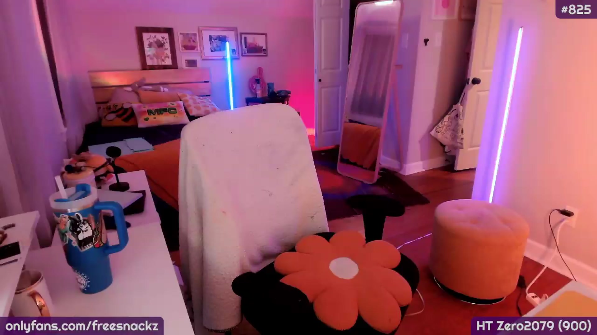 Gallery image thumbnail from MollySnacks's myfreecams stream on, 09/06/2026, 01:20 image 5 of 20