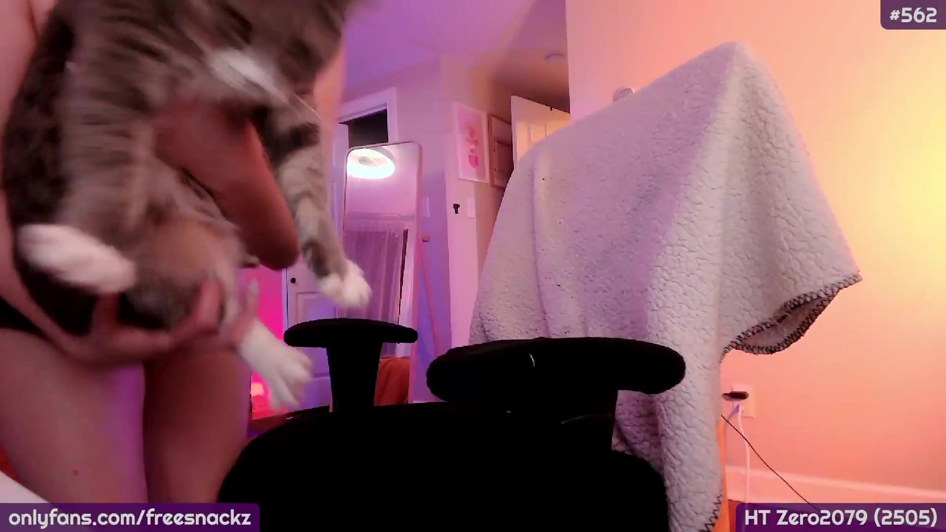 Gallery image thumbnail from MollySnacks's myfreecams stream on, 09/06/2026, 01:20 image 17 of 20