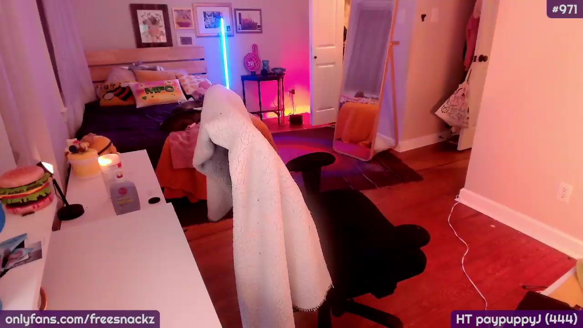 Gallery image thumbnail from MollySnacks's myfreecams stream on, 09/12/2026, 03:09 image 7 of 20