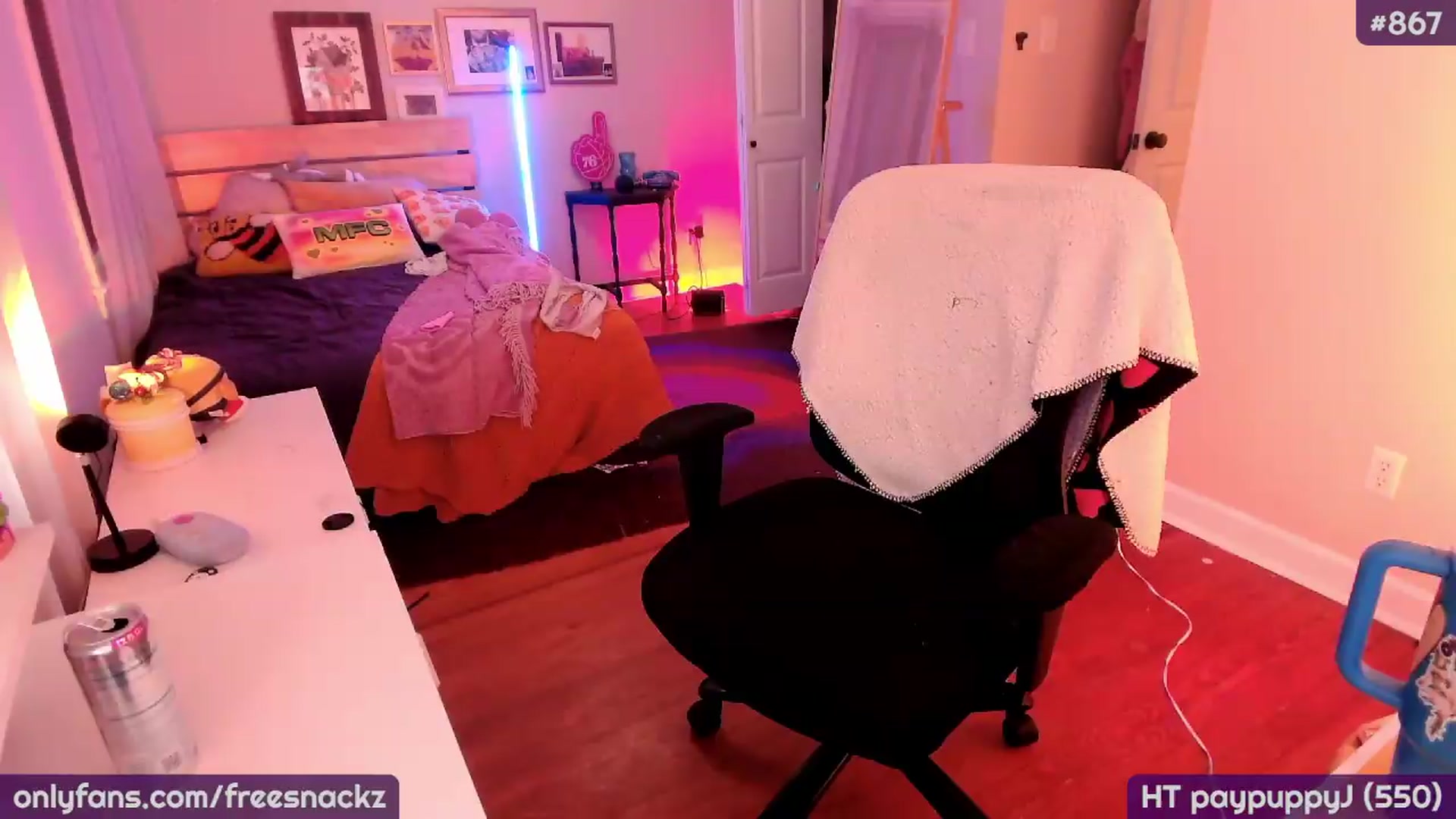 Gallery image thumbnail from MollySnacks's myfreecams stream on, 09/12/2026, 22:22 image 18 of 20
