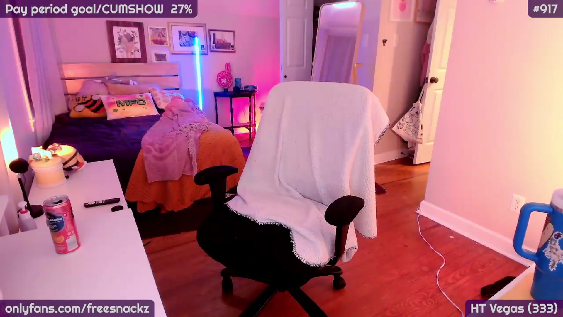 Gallery image thumbnail from MollySnacks's myfreecams stream on, 09/15/2026, 03:43 image 18 of 20