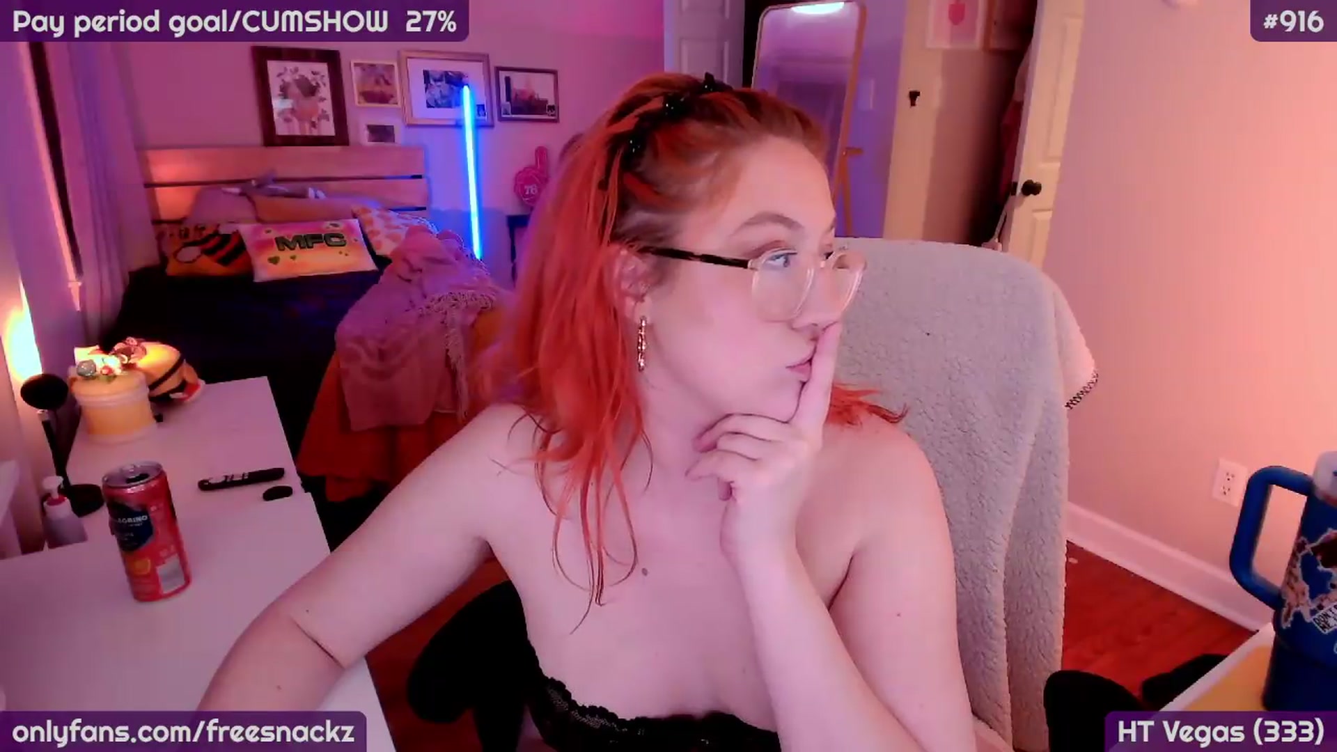 Gallery image thumbnail from MollySnacks's myfreecams stream on, 09/15/2026, 03:43 image 17 of 20
