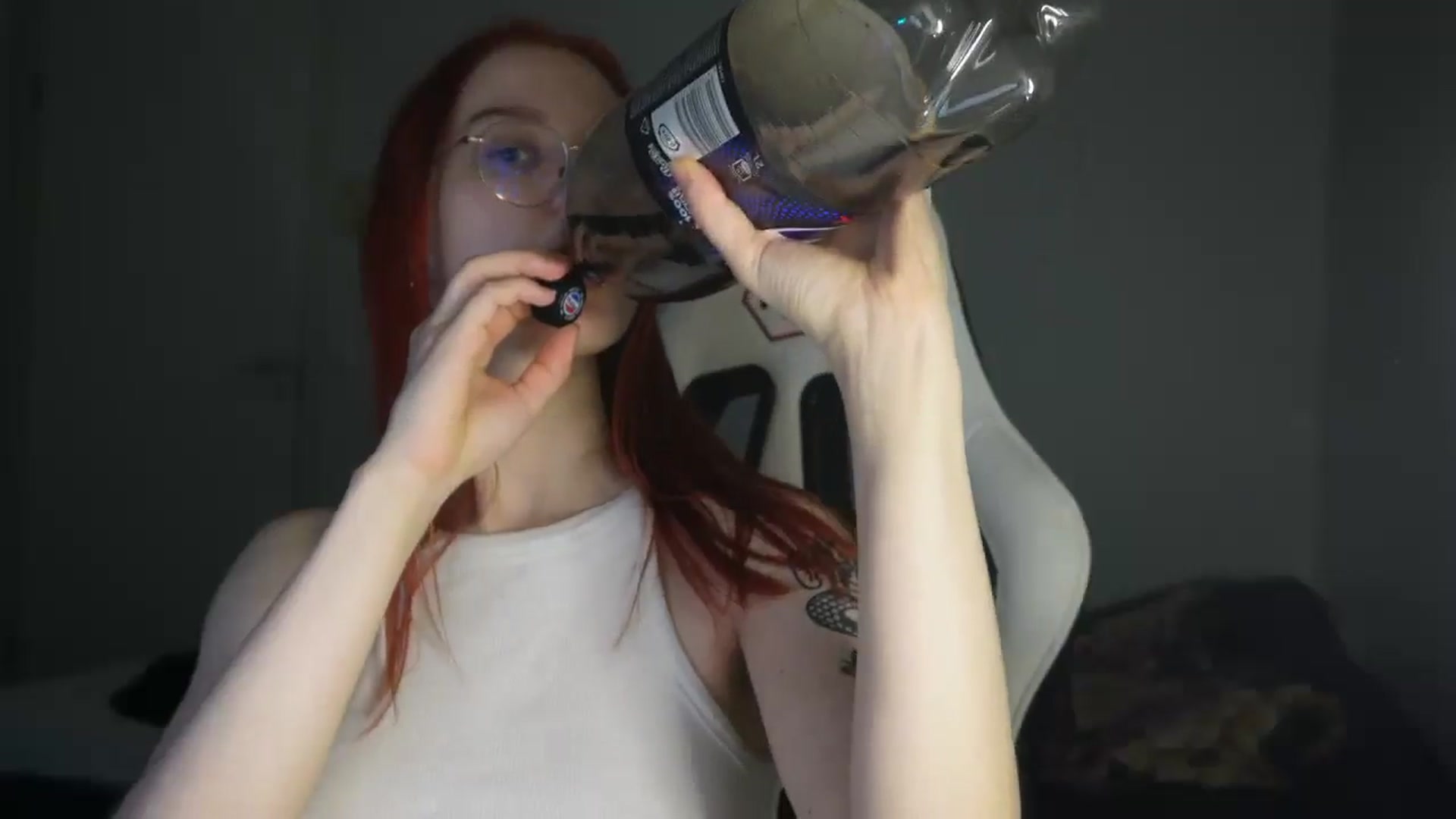 Gallery image thumbnail from MollyXss's myfreecams stream on, 04/20/2025, 24:13 image 17 of 20