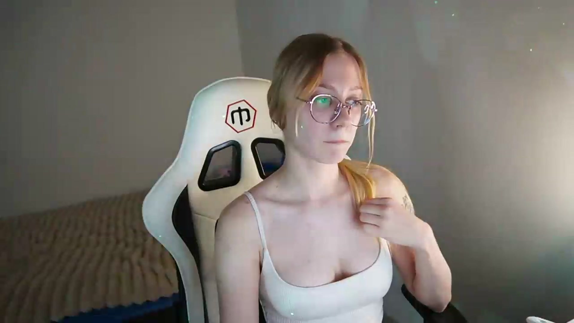 Gallery image thumbnail from MollyXss's myfreecams stream on, 06/15/2026, 18:32 image 15 of 20
