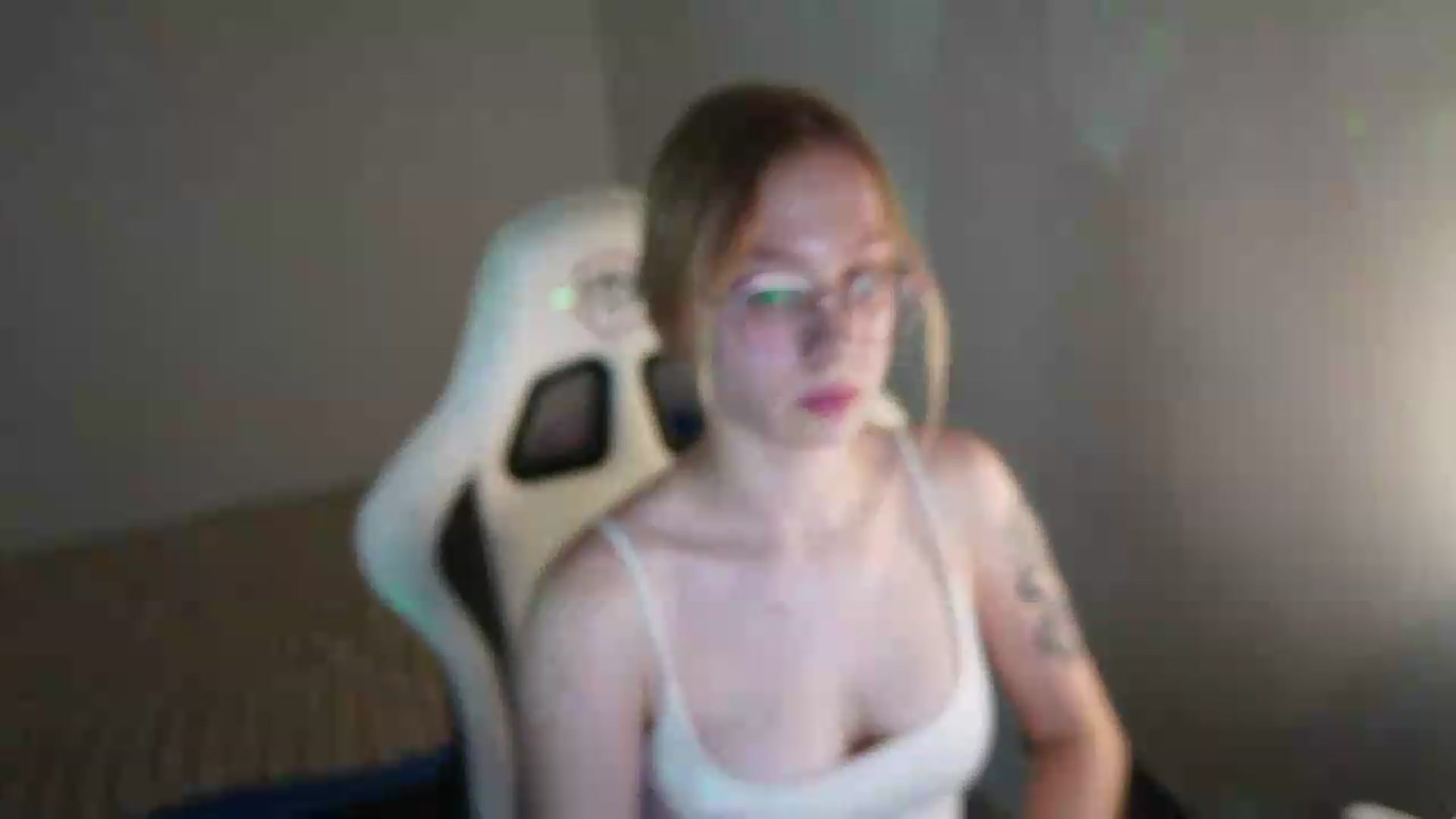 Gallery image thumbnail from MollyXss's myfreecams stream on, 06/15/2026, 18:32 image 20 of 20