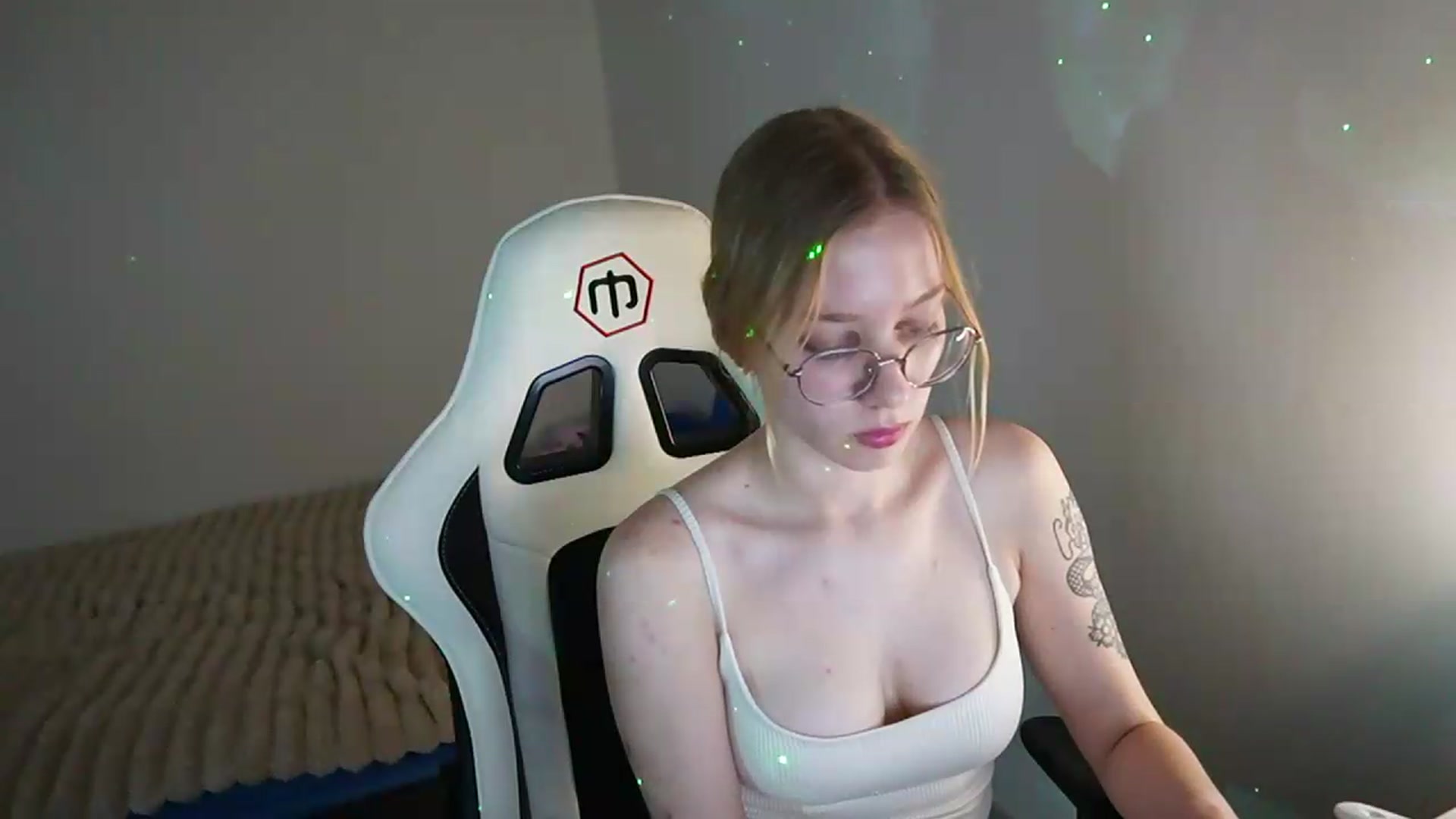 Gallery image thumbnail from MollyXss's myfreecams stream on, 06/15/2026, 18:32 image 13 of 20