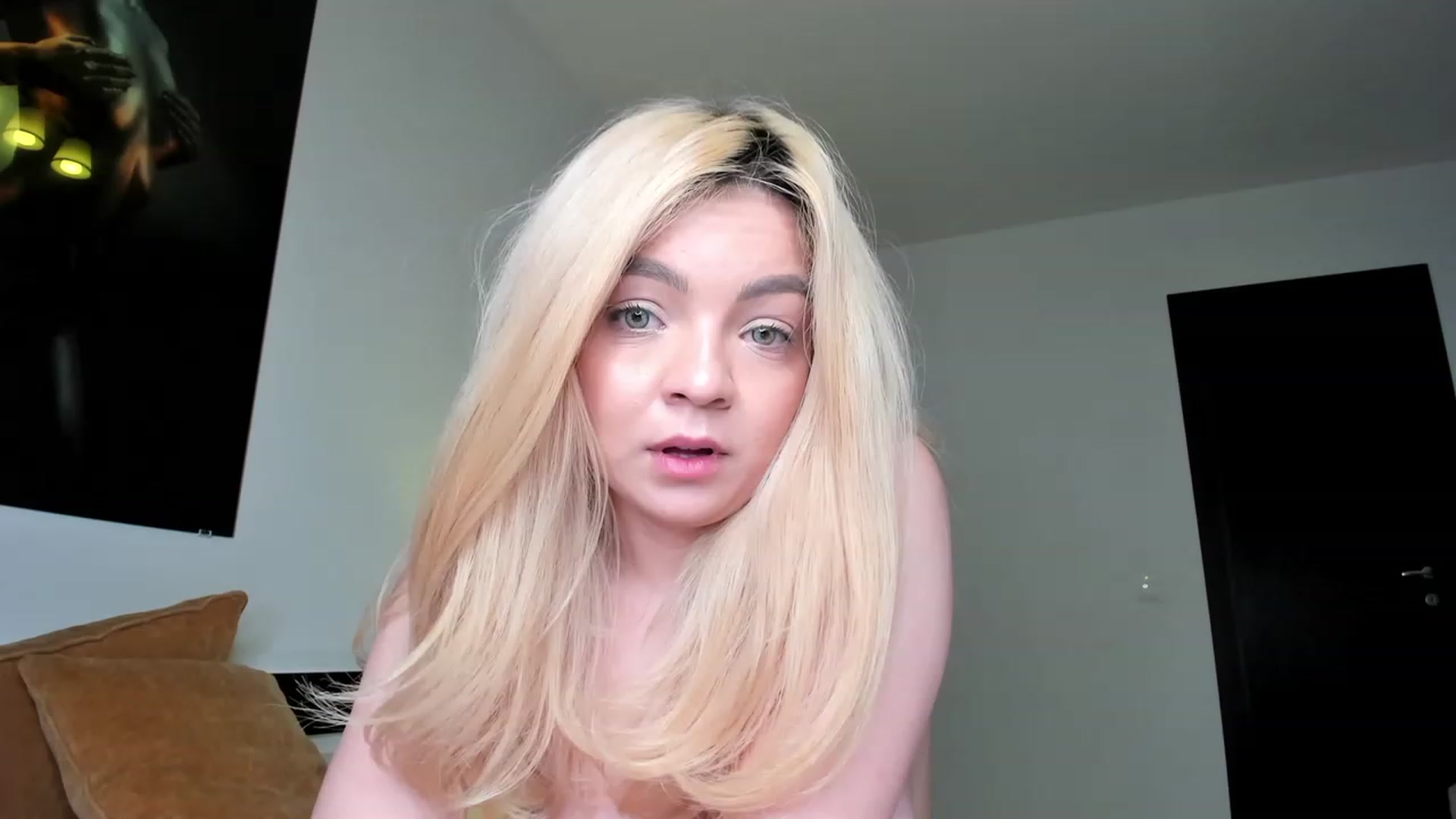 Gallery image thumbnail from Molly_Art's myfreecams stream on, 03/17/2023, 23:43 image 13 of 20