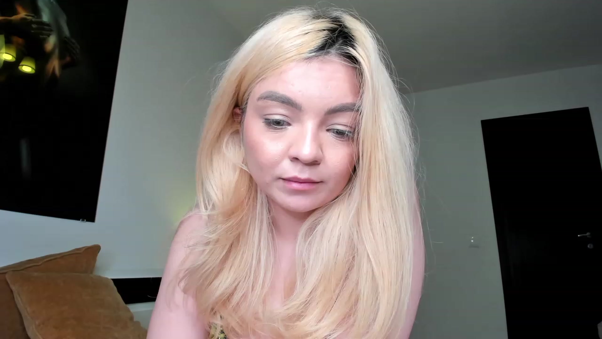 Gallery image thumbnail from Molly_Art's myfreecams stream on, 03/17/2023, 23:43 image 19 of 20