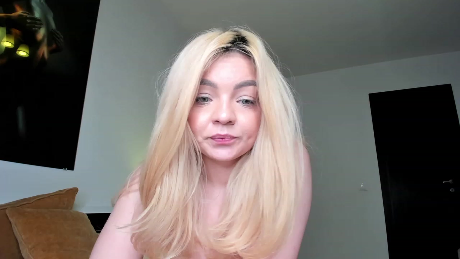 Gallery image thumbnail from Molly_Art's myfreecams stream on, 03/17/2023, 23:43 image 14 of 20