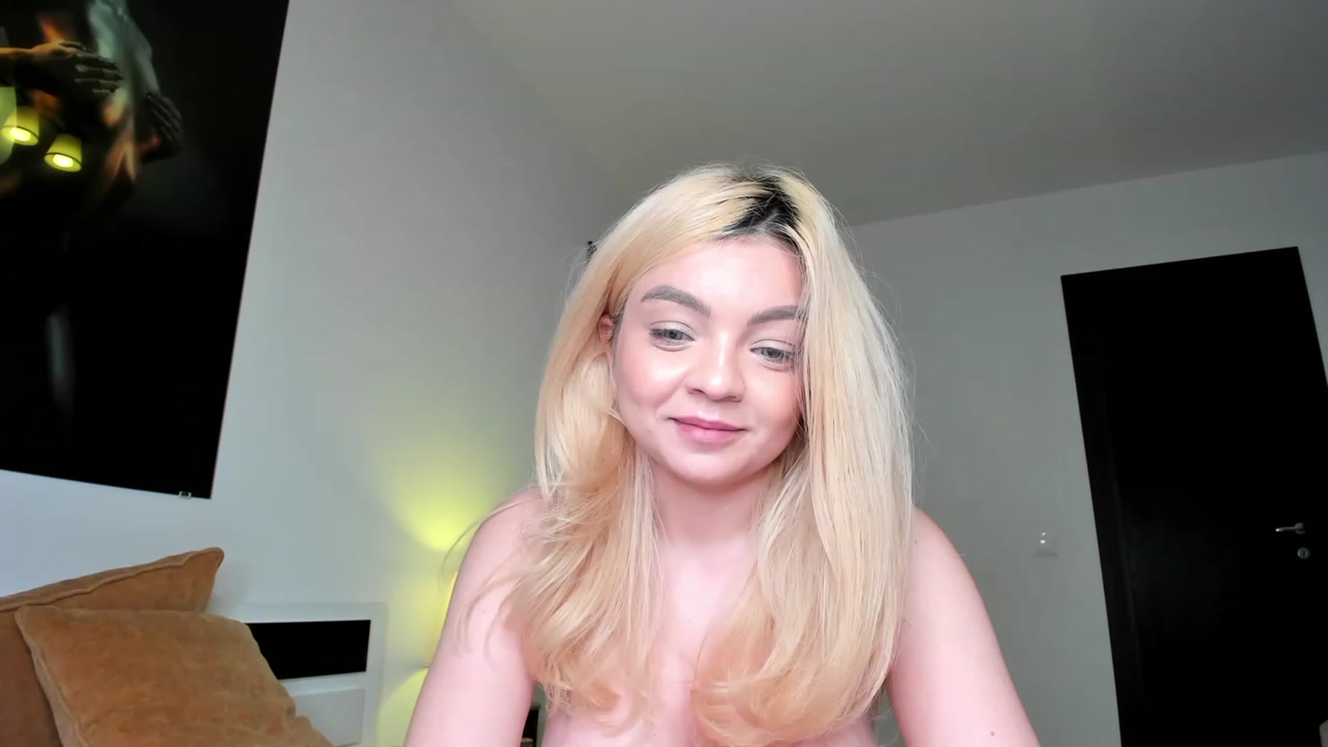 Gallery image thumbnail from Molly_Art's myfreecams stream on, 03/17/2023, 23:43 image 18 of 20