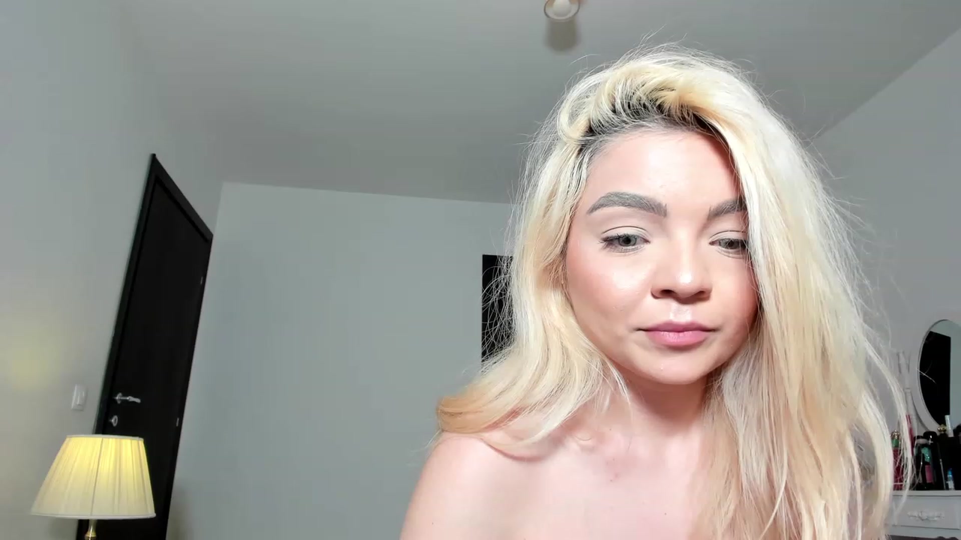 Gallery image thumbnail from Molly_Art's myfreecams stream on, 05/18/2023, 21:54 image 10 of 20
