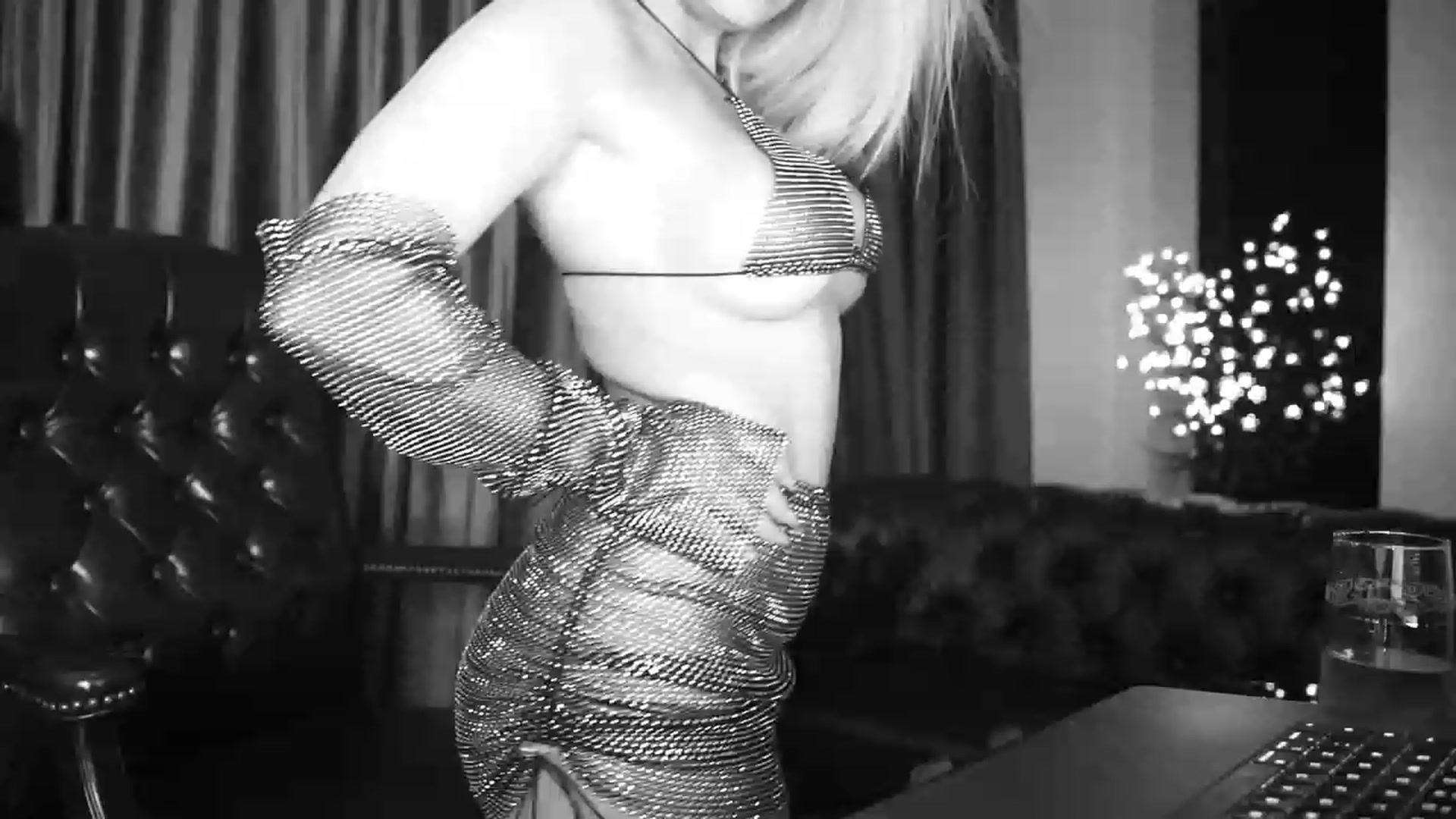Gallery image thumbnail from Molly_Art's myfreecams stream on, 11/16/2023, 21:23 image 13 of 20