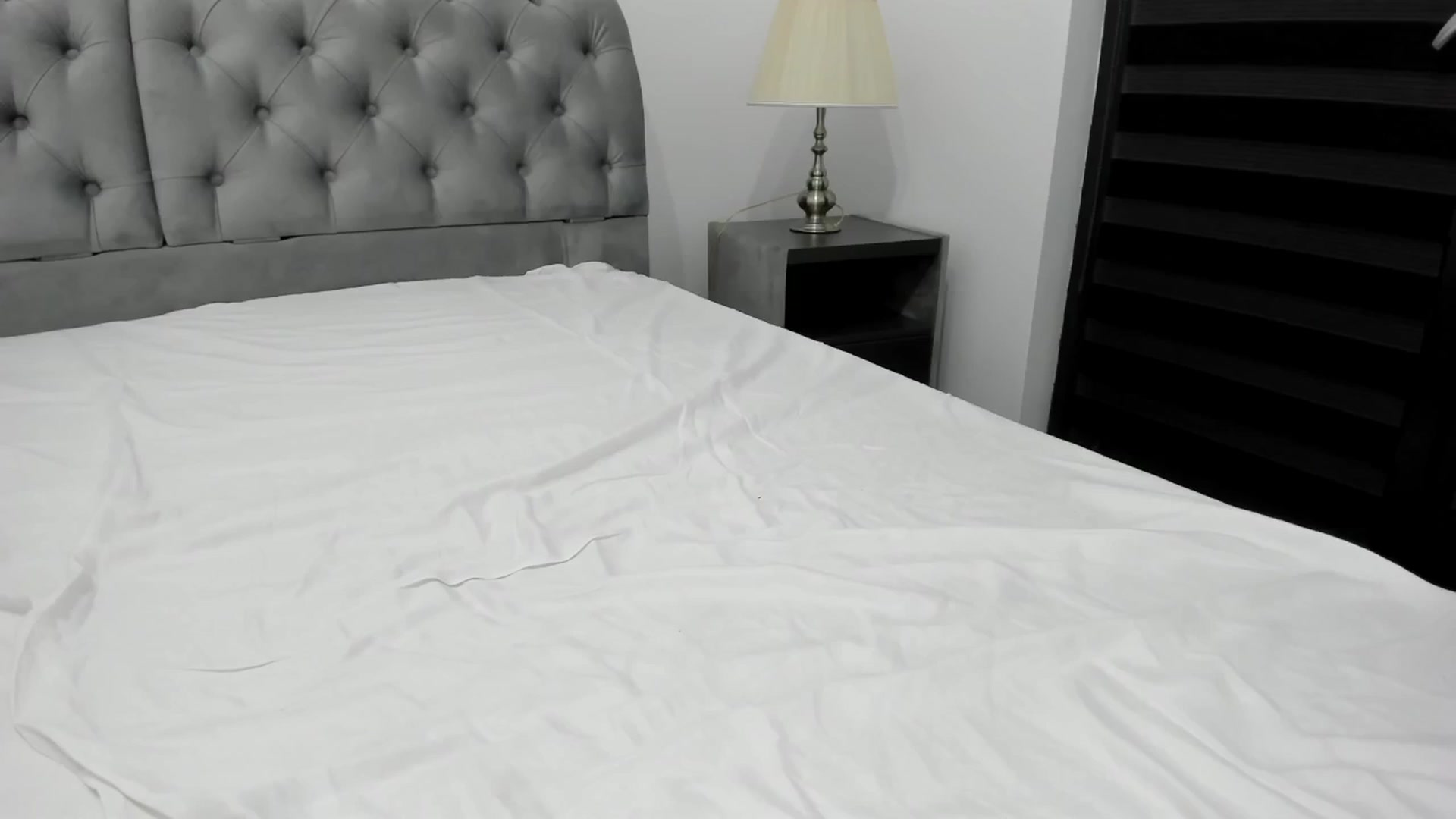 Gallery image thumbnail from Molly_Art's myfreecams stream on, 09/25/2024, 24:18 image 16 of 20