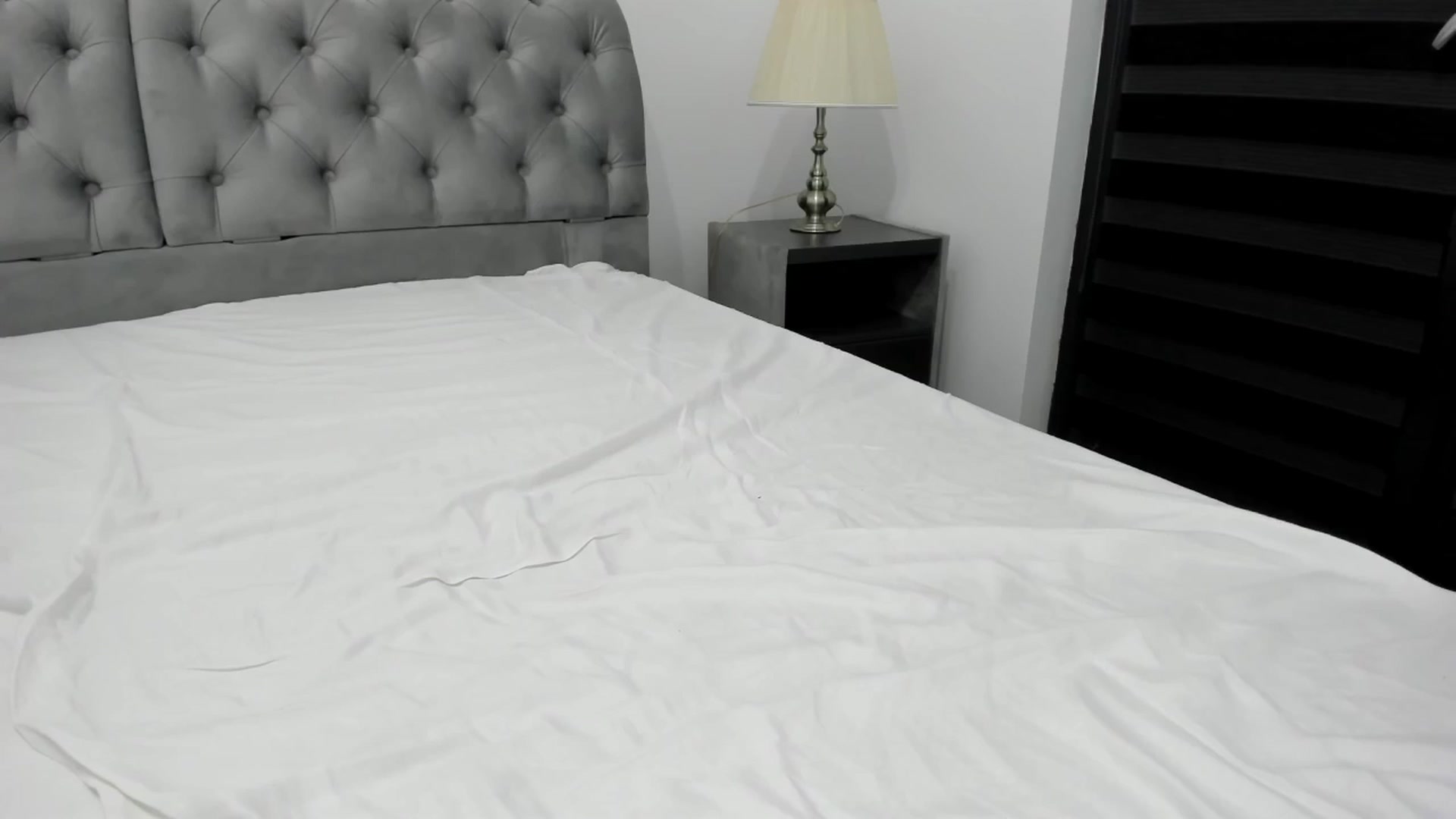 Gallery image thumbnail from Molly_Art's myfreecams stream on, 09/25/2024, 24:18 image 18 of 20