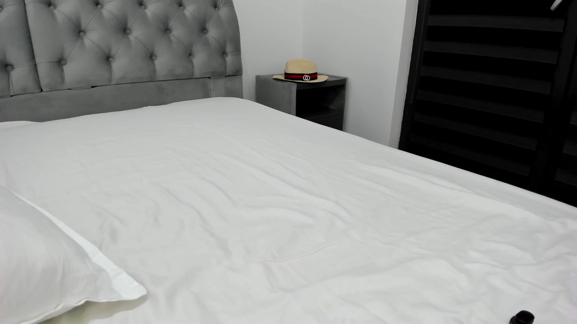 Gallery image thumbnail from Molly_Art's myfreecams stream on, 10/05/2024, 23:35 image 9 of 20