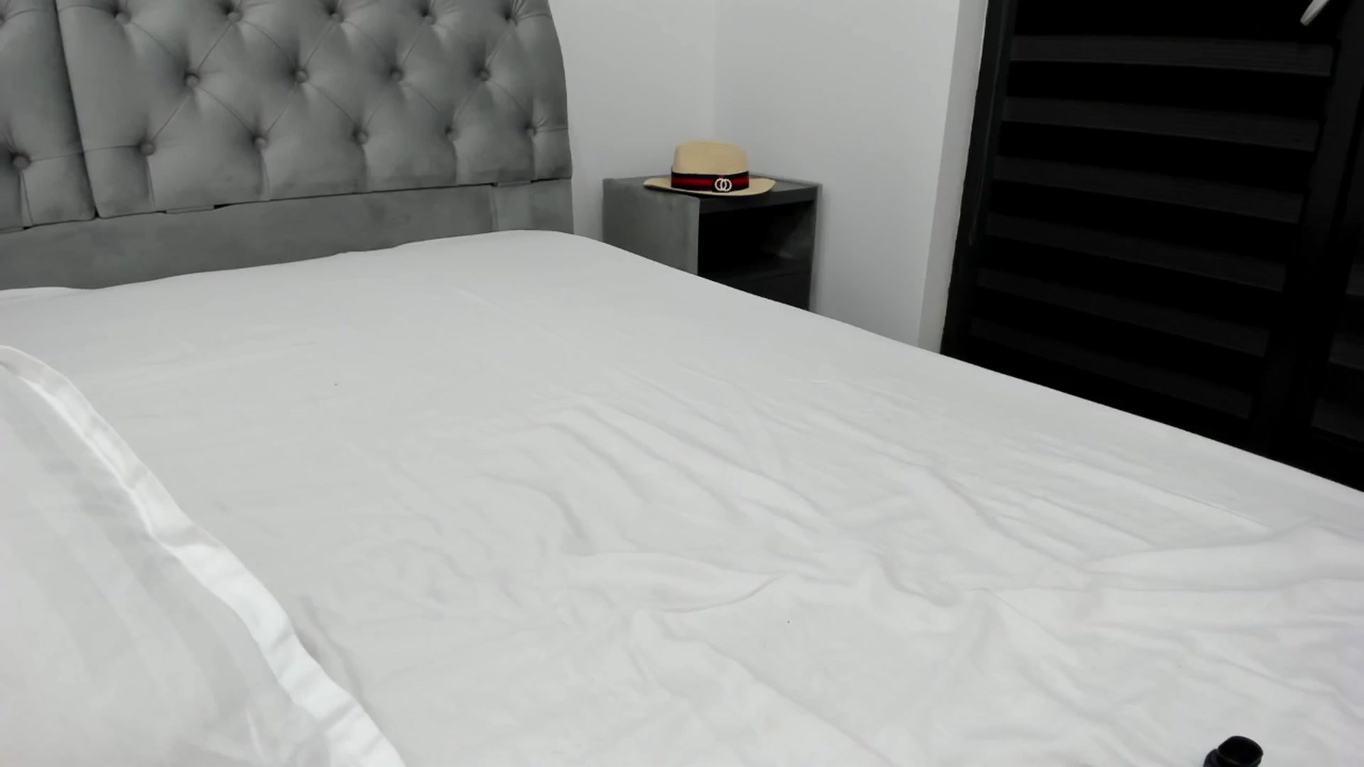 Gallery image thumbnail from Molly_Art's myfreecams stream on, 10/05/2024, 23:35 image 10 of 20