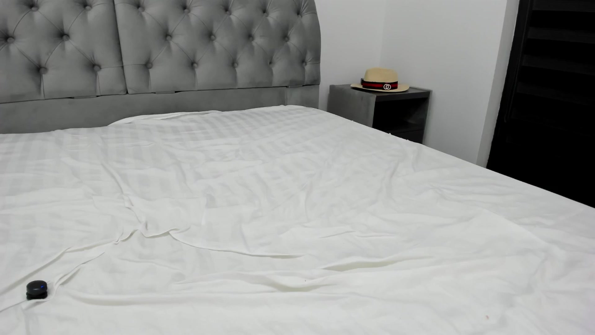 Gallery image thumbnail from Molly_Art's myfreecams stream on, 10/17/2024, 24:40 image 20 of 20