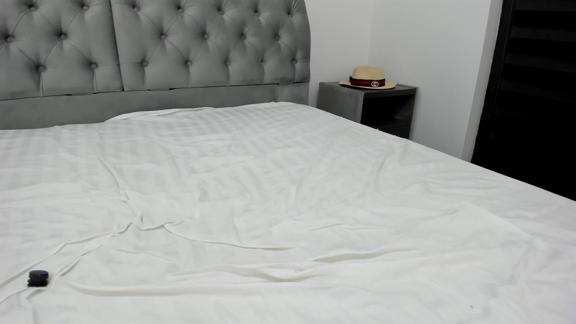 Gallery image thumbnail from Molly_Art's myfreecams stream on, 10/17/2024, 24:40 image 19 of 20