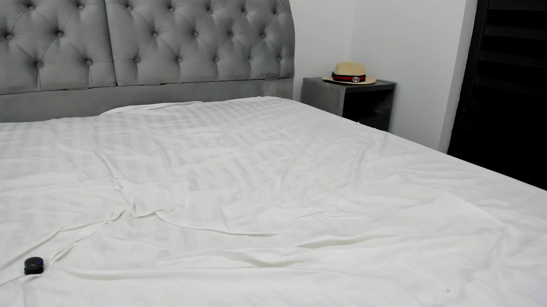 Gallery image thumbnail from Molly_Art's myfreecams stream on, 10/17/2024, 24:39 image 20 of 20
