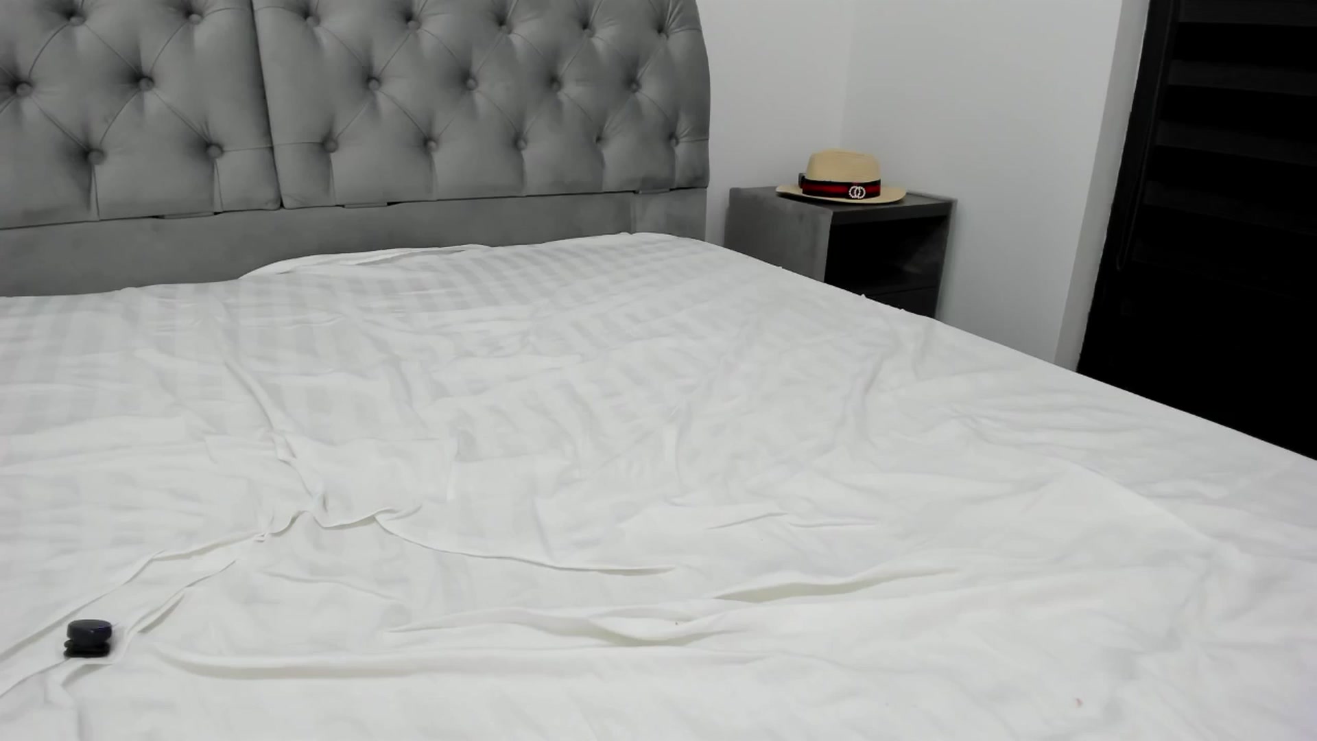 Gallery image thumbnail from Molly_Art's myfreecams stream on, 10/17/2024, 24:39 image 5 of 20