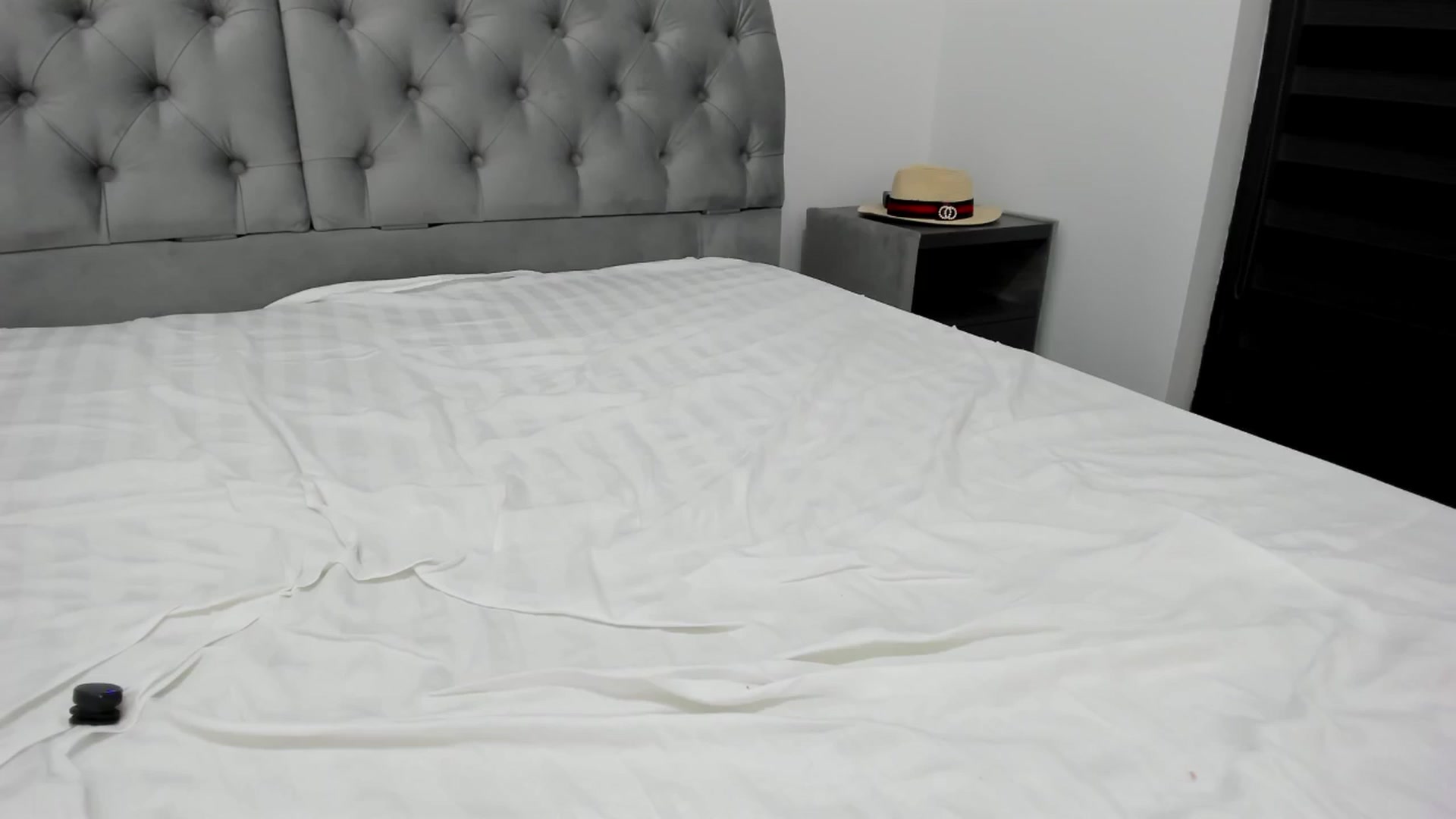 Gallery image thumbnail from Molly_Art's myfreecams stream on, 10/17/2024, 24:39 image 15 of 20