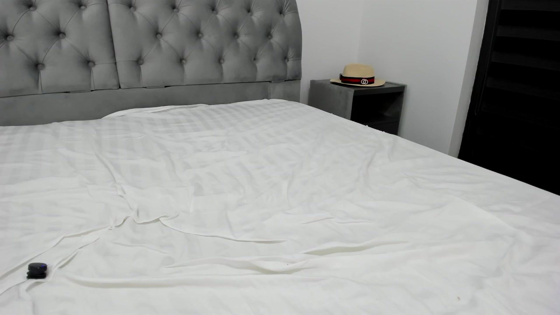 Gallery image thumbnail from Molly_Art's myfreecams stream on, 10/17/2024, 24:39 image 16 of 20