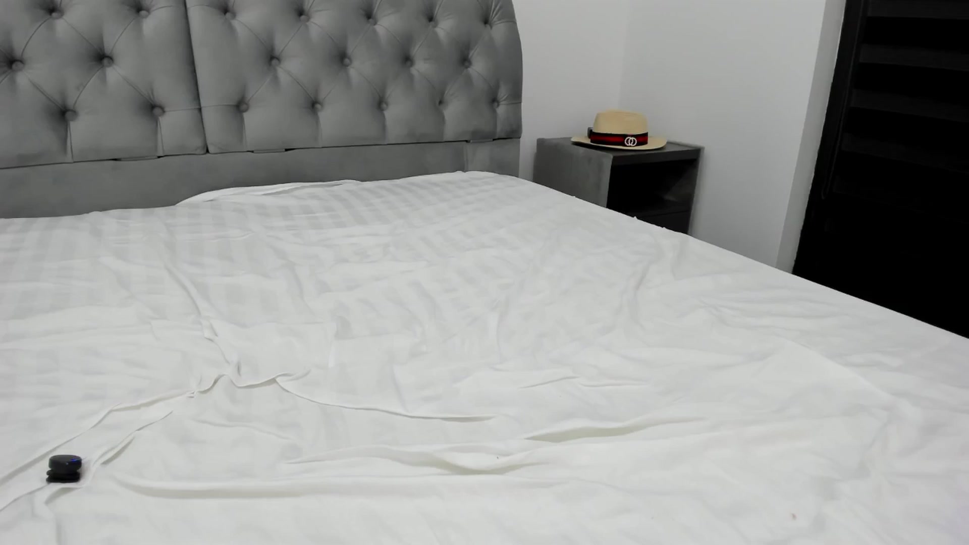 Gallery image thumbnail from Molly_Art's myfreecams stream on, 10/17/2024, 24:39 image 10 of 20