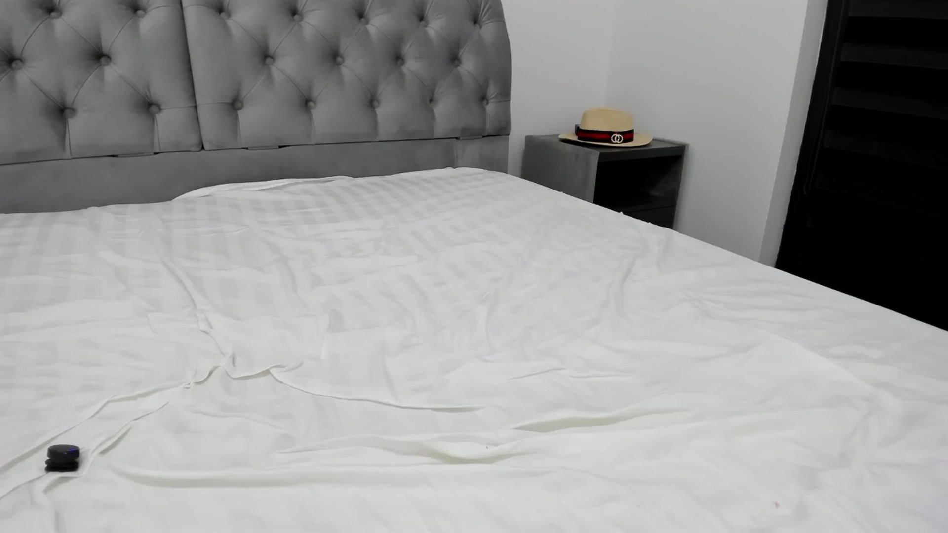 Gallery image thumbnail from Molly_Art's myfreecams stream on, 10/17/2024, 24:39 image 17 of 20