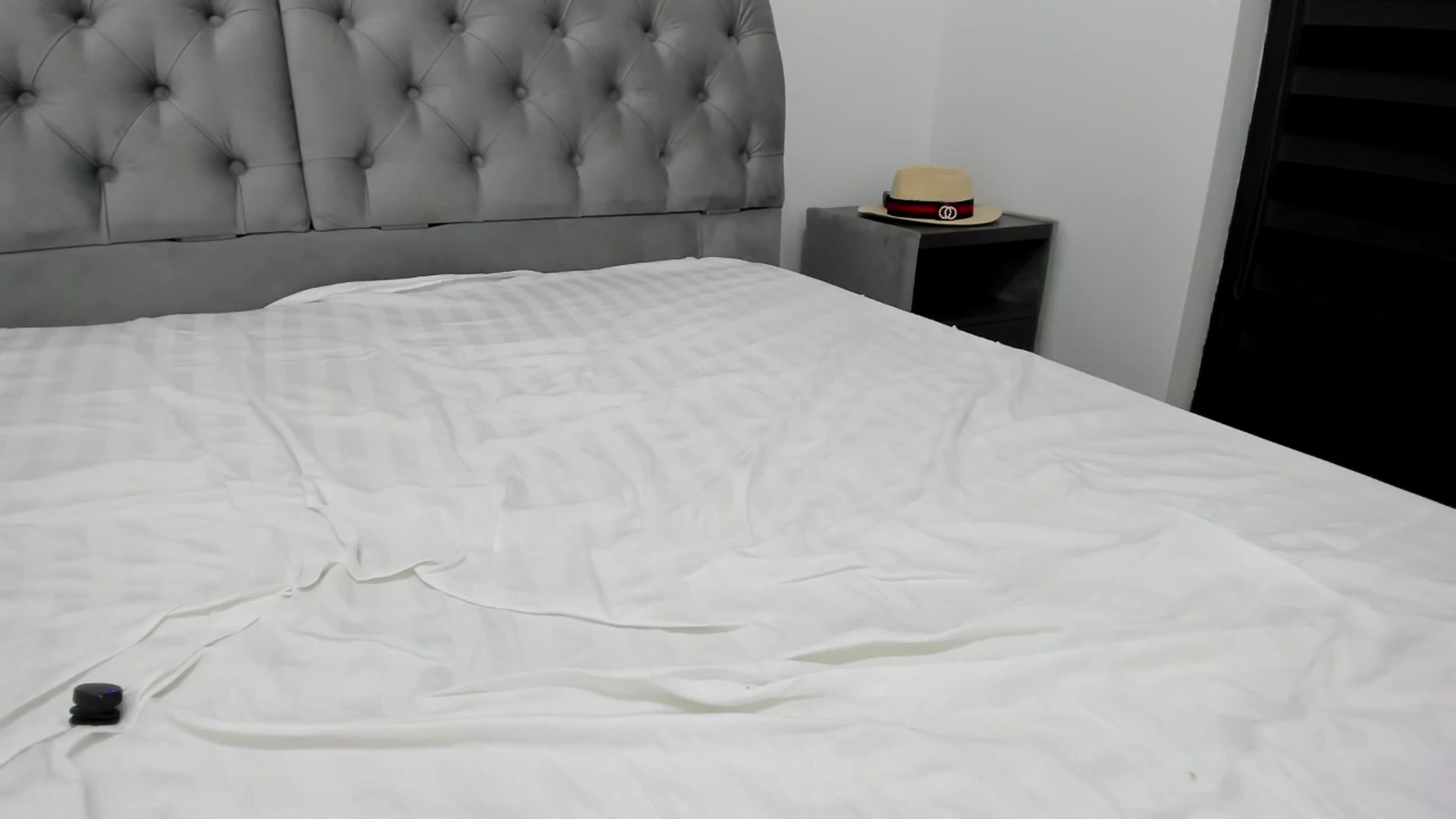 Gallery image thumbnail from Molly_Art's myfreecams stream on, 10/17/2024, 24:39 image 13 of 20