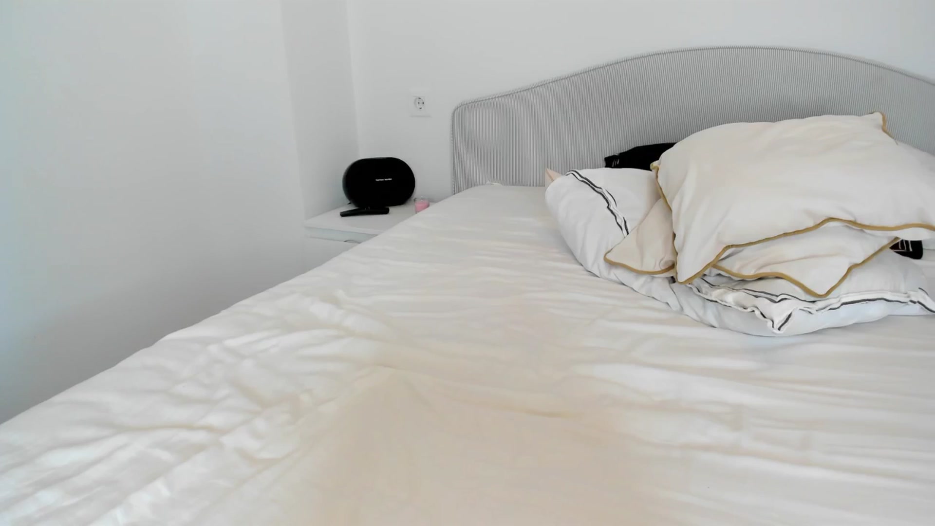 Gallery image thumbnail from Molly_Art's myfreecams stream on, 09/12/2025, 02:55 image 5 of 20