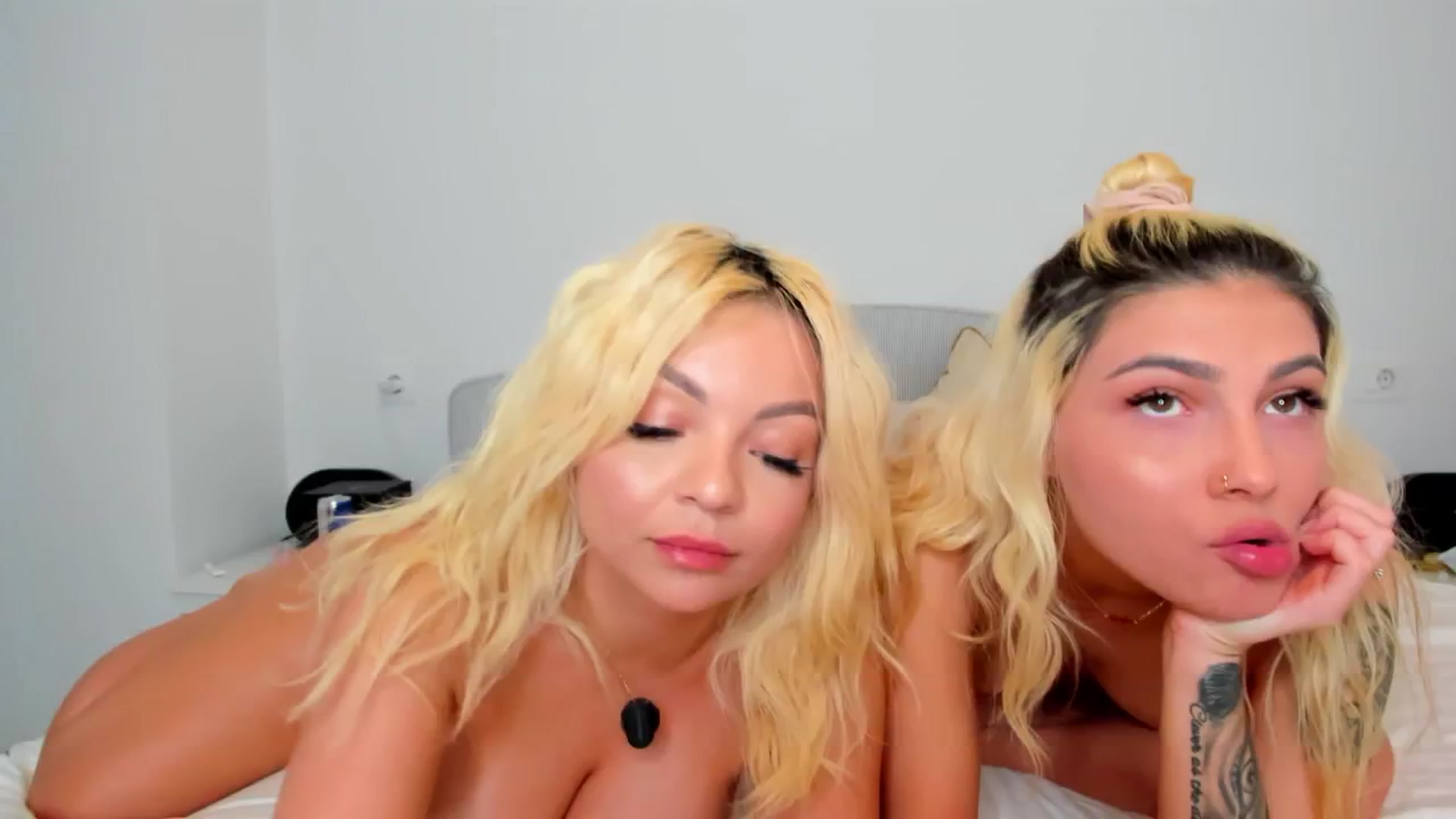 Gallery image thumbnail from Molly_Art's myfreecams stream on, 09/29/2025, 02:10 image 20 of 20