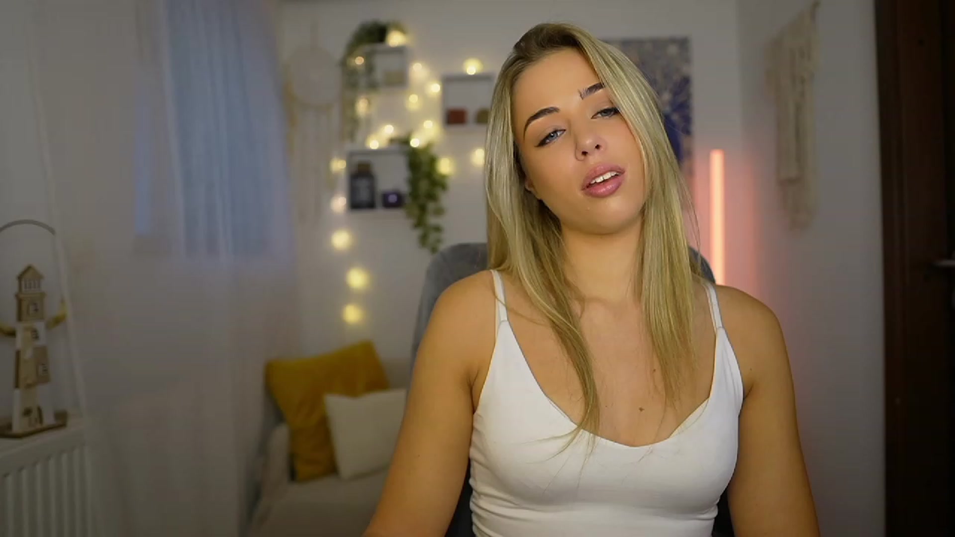Gallery image thumbnail from Molly_Grey's myfreecams stream on, 10/23/2023, 08:47 image 12 of 20