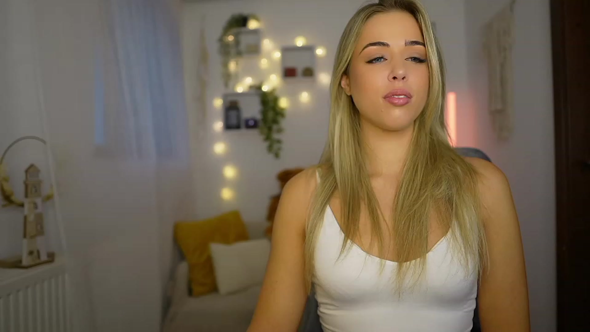 Gallery image thumbnail from Molly_Grey's myfreecams stream on, 10/23/2023, 08:47 image 3 of 20