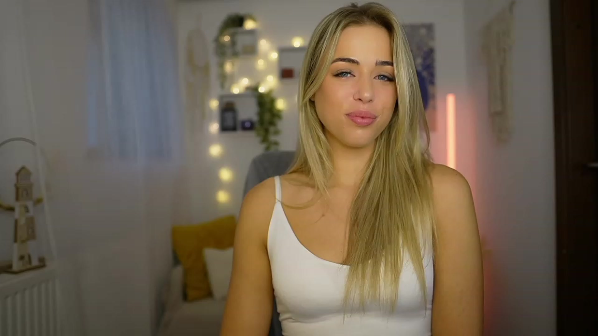 Gallery image thumbnail from Molly_Grey's myfreecams stream on, 10/23/2023, 09:38 image 19 of 20