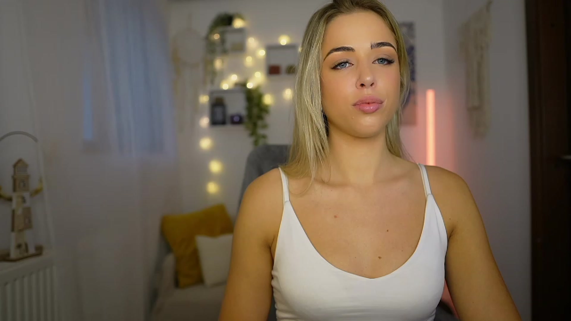 Gallery image thumbnail from Molly_Grey's myfreecams stream on, 10/23/2023, 09:38 image 10 of 20