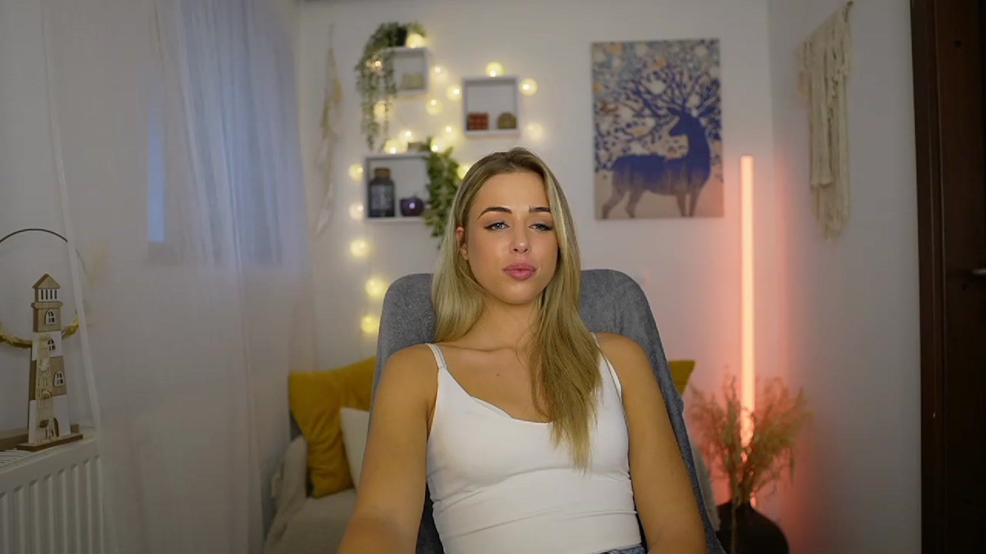 Gallery image thumbnail from Molly_Grey's myfreecams stream on, 10/23/2023, 13:00 image 14 of 20