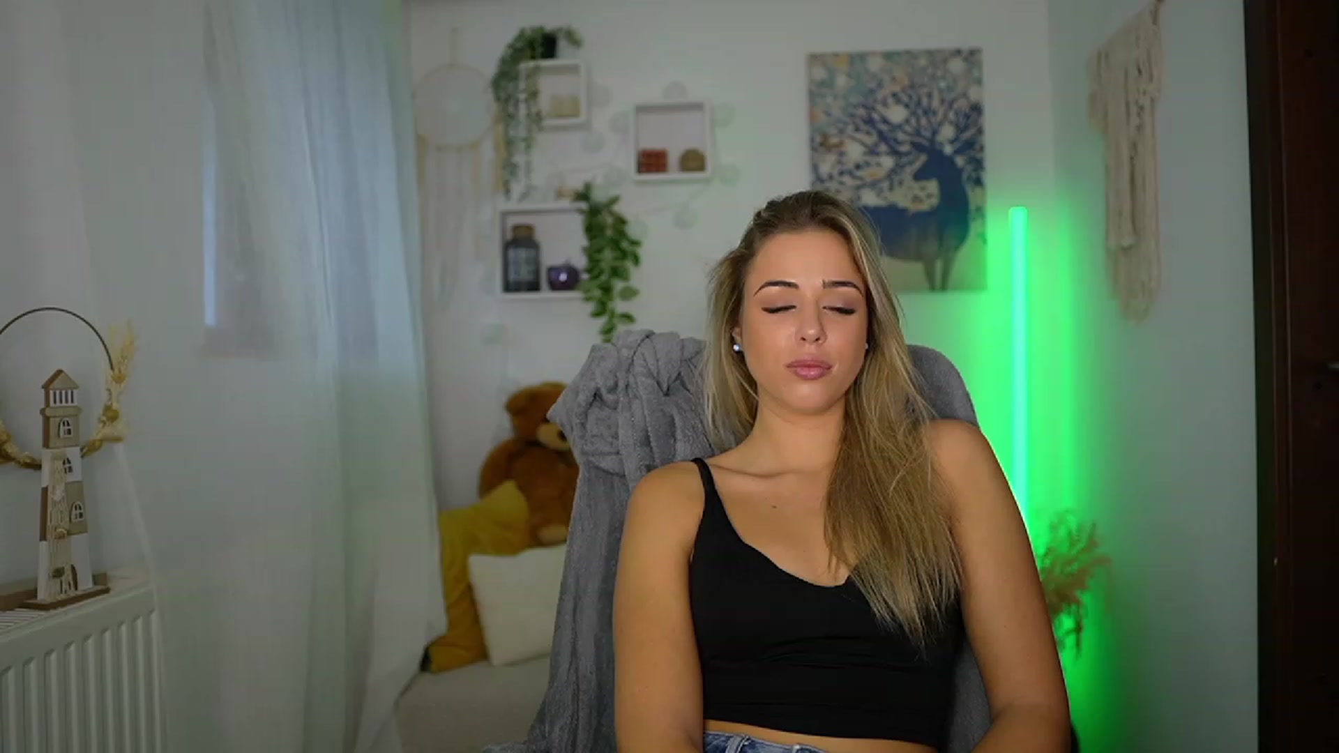 Gallery image thumbnail from Molly_Grey's myfreecams stream on, 10/24/2023, 08:36 image 12 of 20