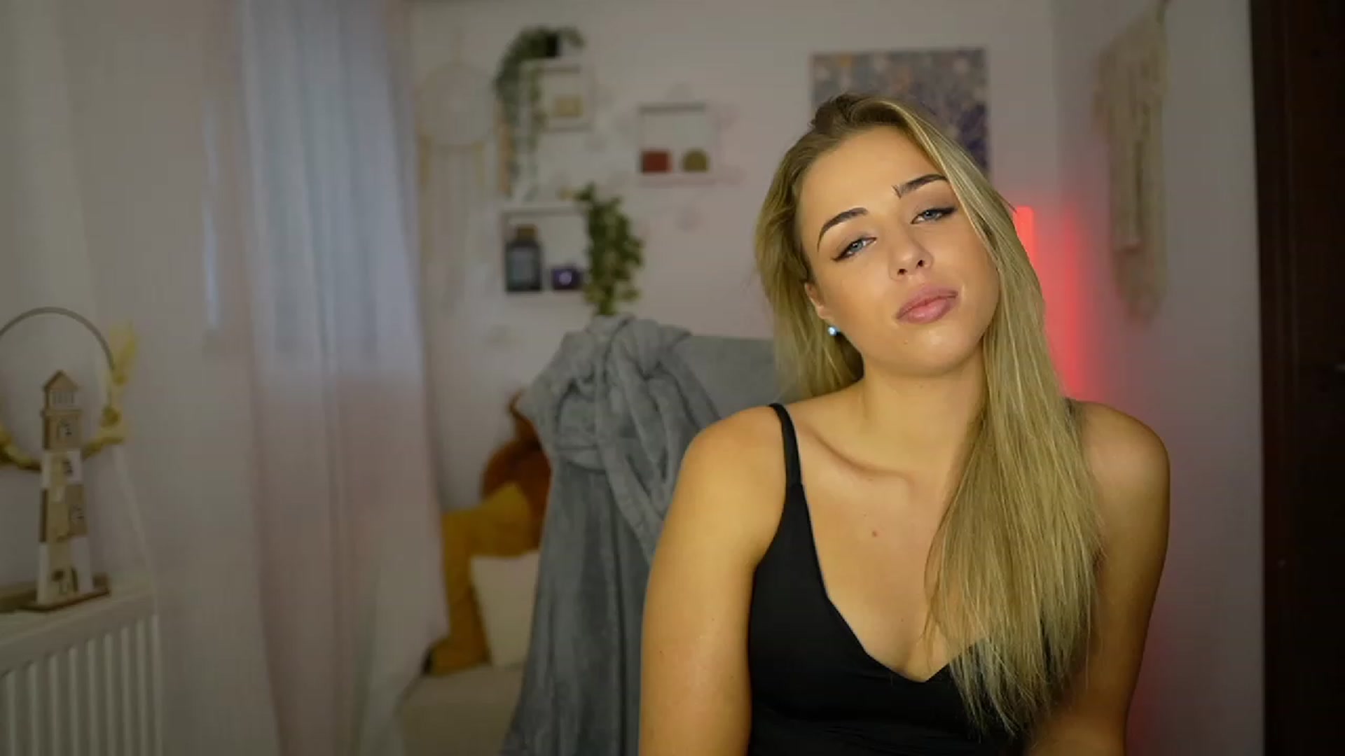 Gallery image thumbnail from Molly_Grey's myfreecams stream on, 10/24/2023, 08:36 image 13 of 20