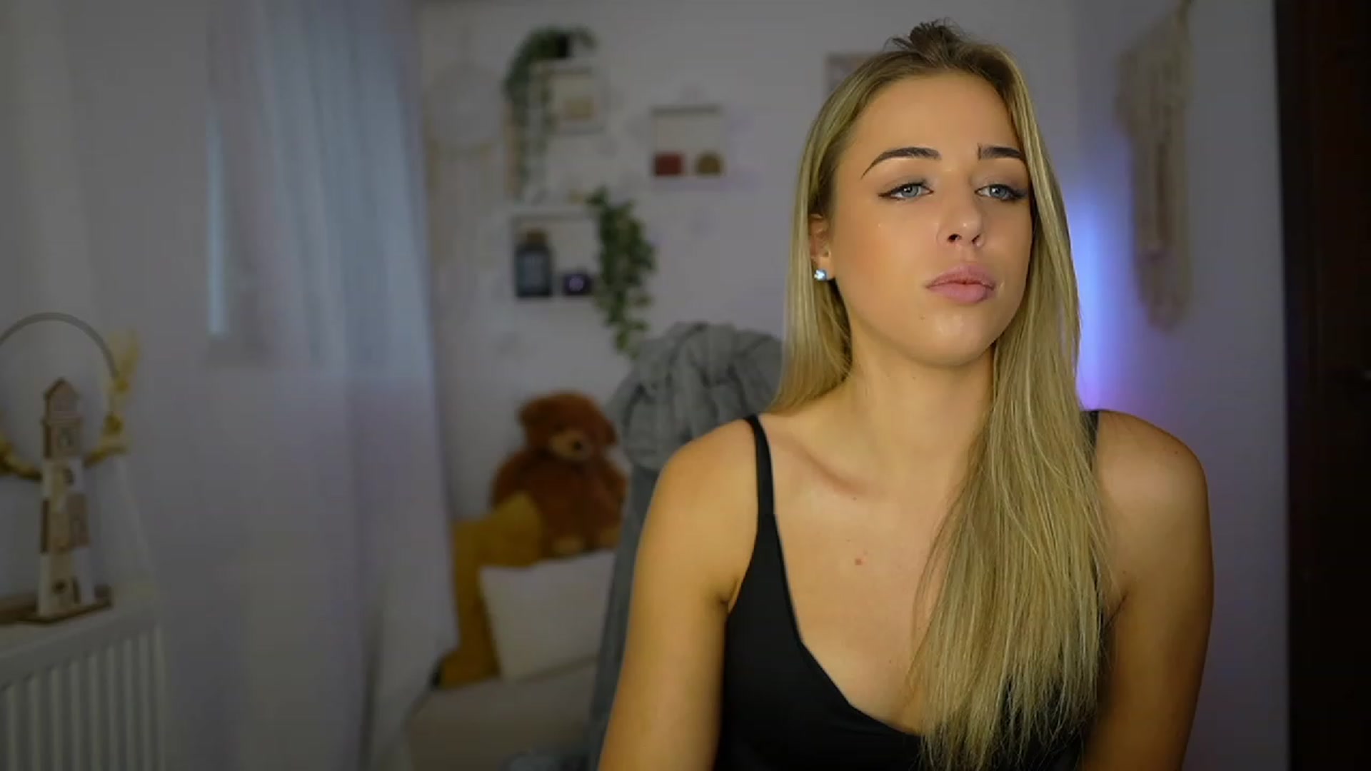 Gallery image thumbnail from Molly_Grey's myfreecams stream on, 10/24/2023, 08:36 image 20 of 20